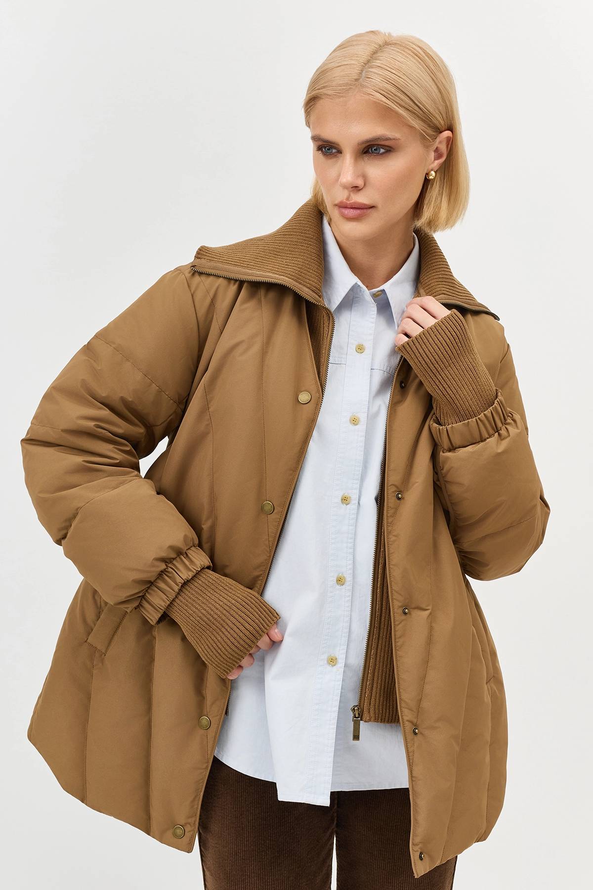 Лимитированная серия объемная куртка в цвете кэмел с палантином, 40