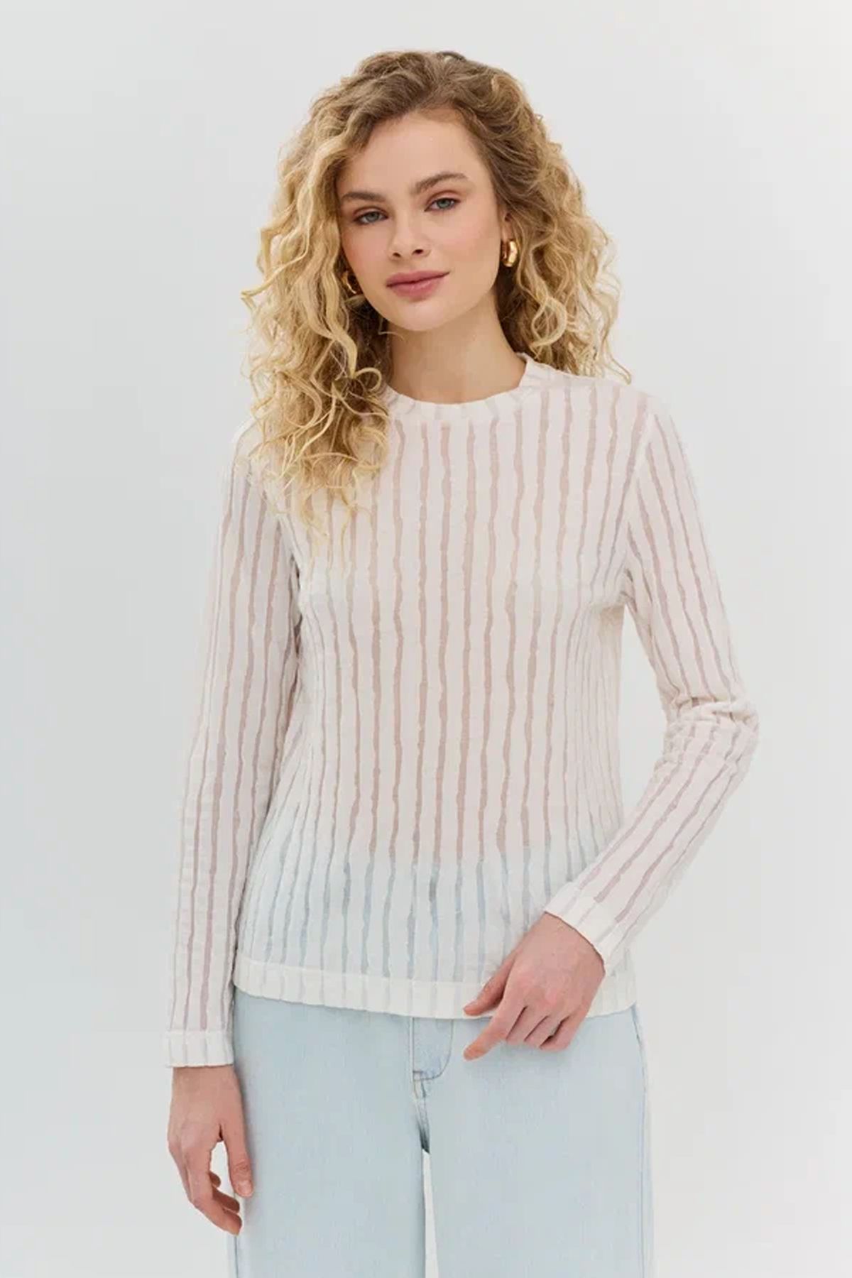 Тонкий полупрозрачный джемпер из фактурного трикотажа, 48р