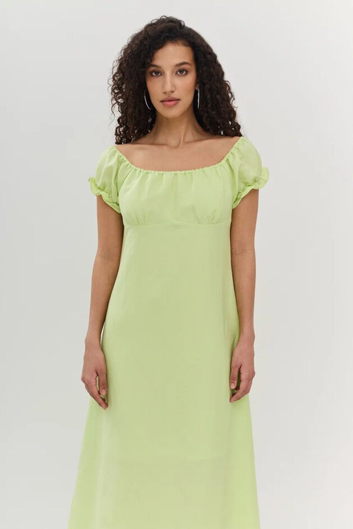 Платье с рюшами на рукавах в цвете лайм, 42р