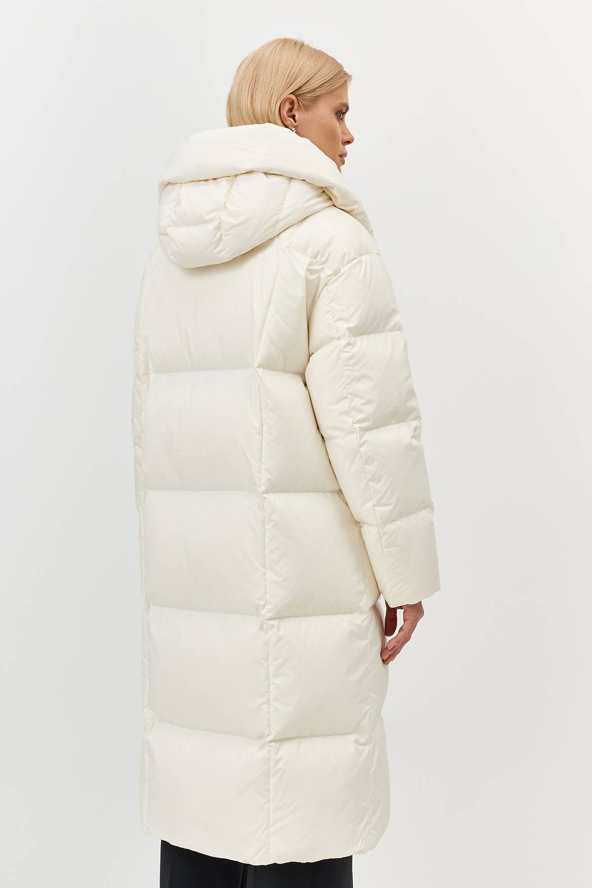 Лимитированная серия Молочный пуховик с капюшономс палантином, 34