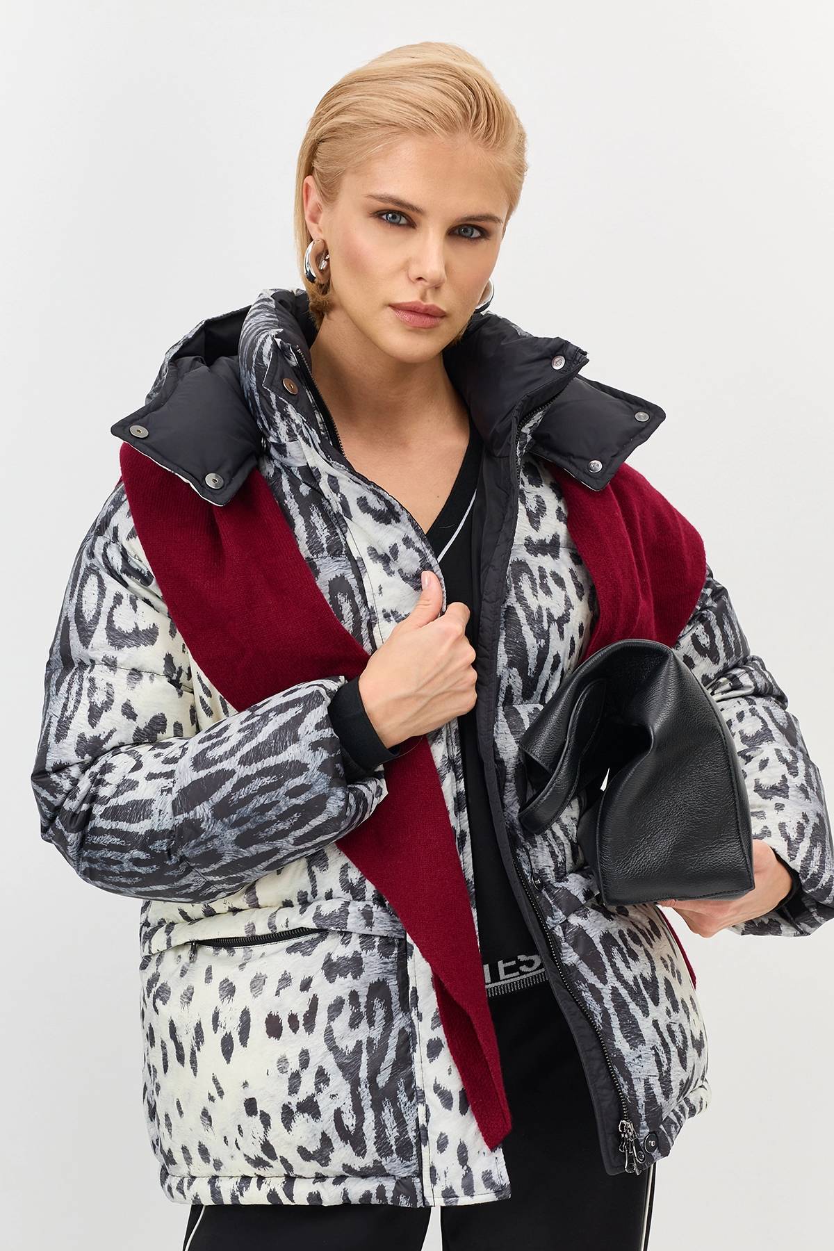 Лимитированная серия  куртка с анималистичным принтом и палантин, 40