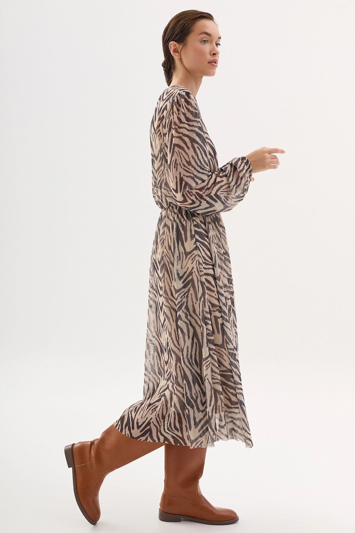 Платье А-силуэта из полупрозрачной сетки с анималистичным принтом, 48р