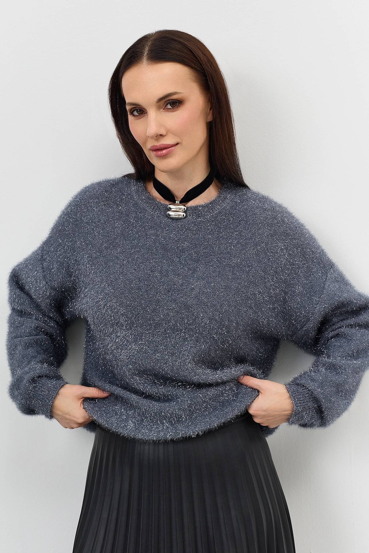 Джемпер из мерцающей пряжи, 42