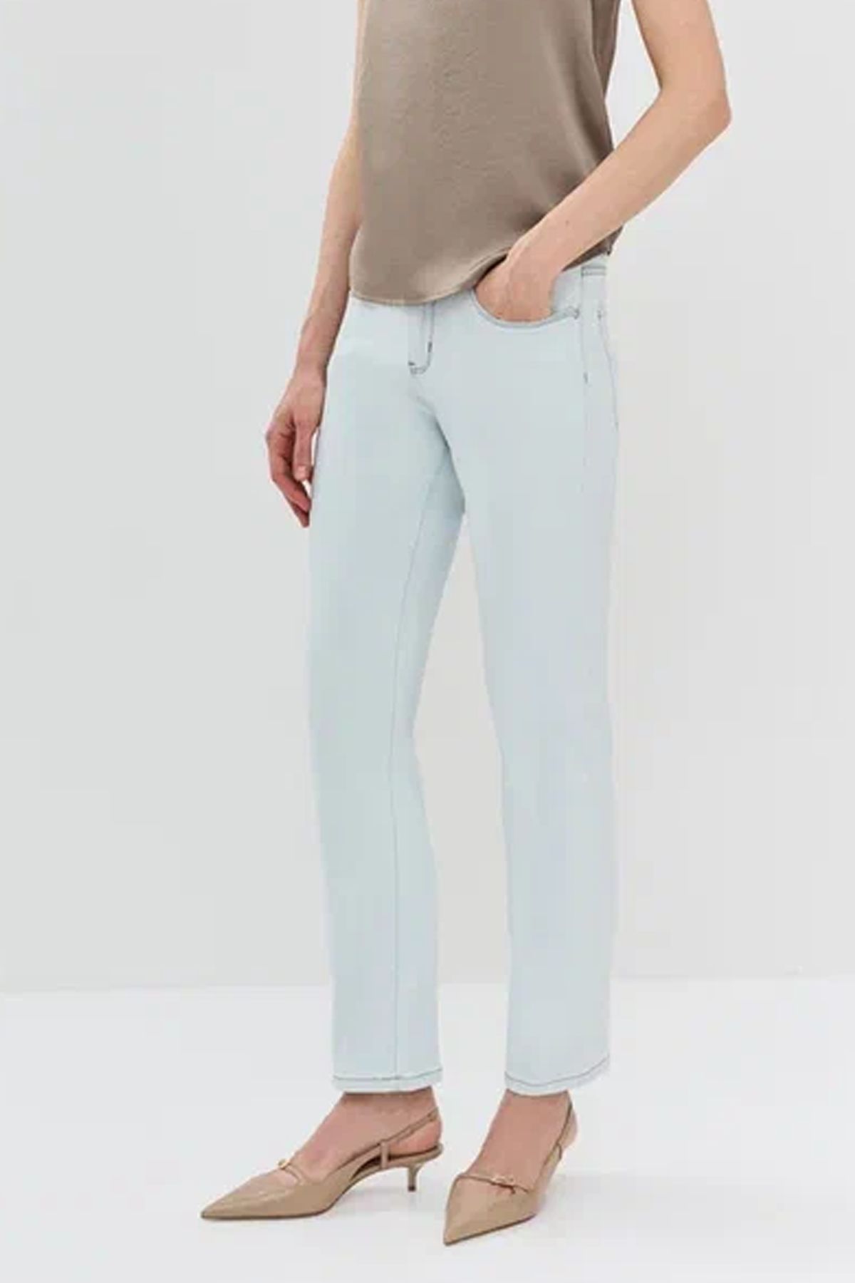 Светлые джинсы прямого силуэта, 42р