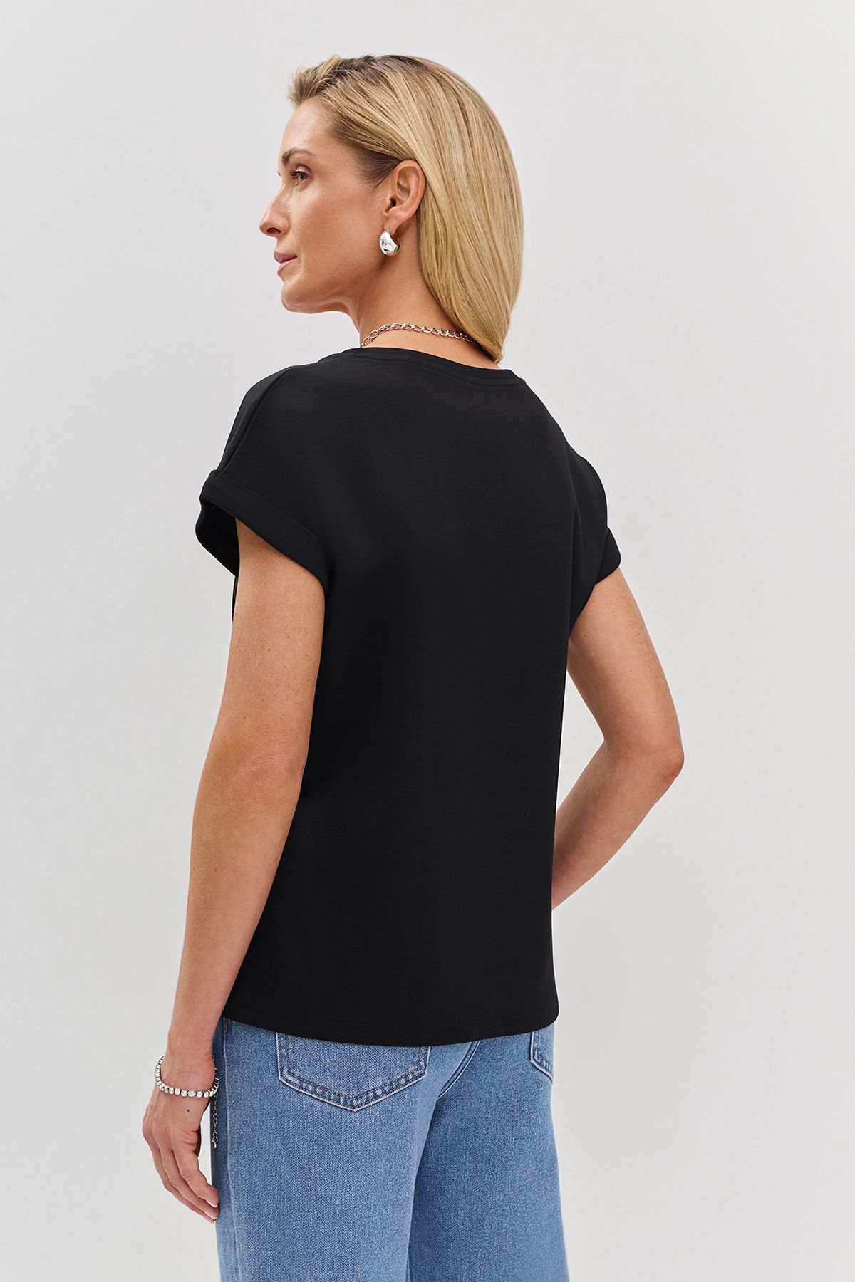 Стильная футболка с V-образным вырезом, 44р