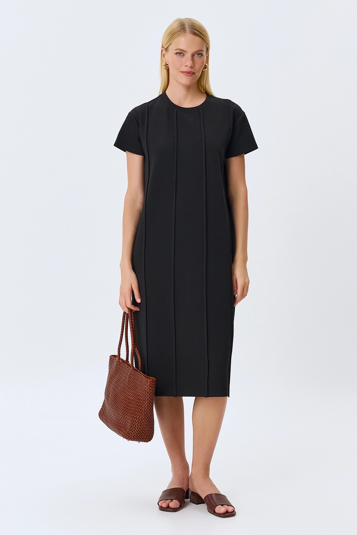 Лаконичное трикотажное платье, 46