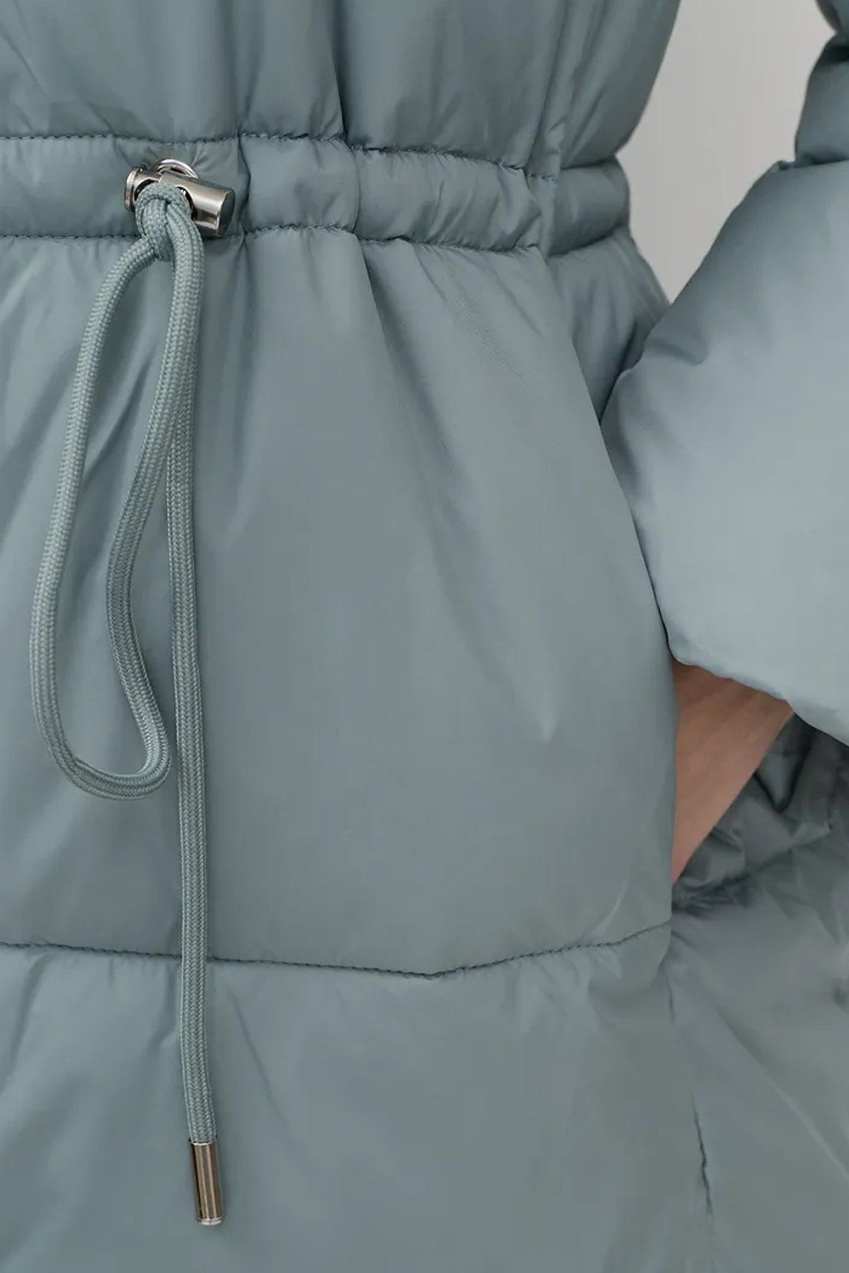 Удлиненная куртка с объемным капюшоном в сером цвете, 48р