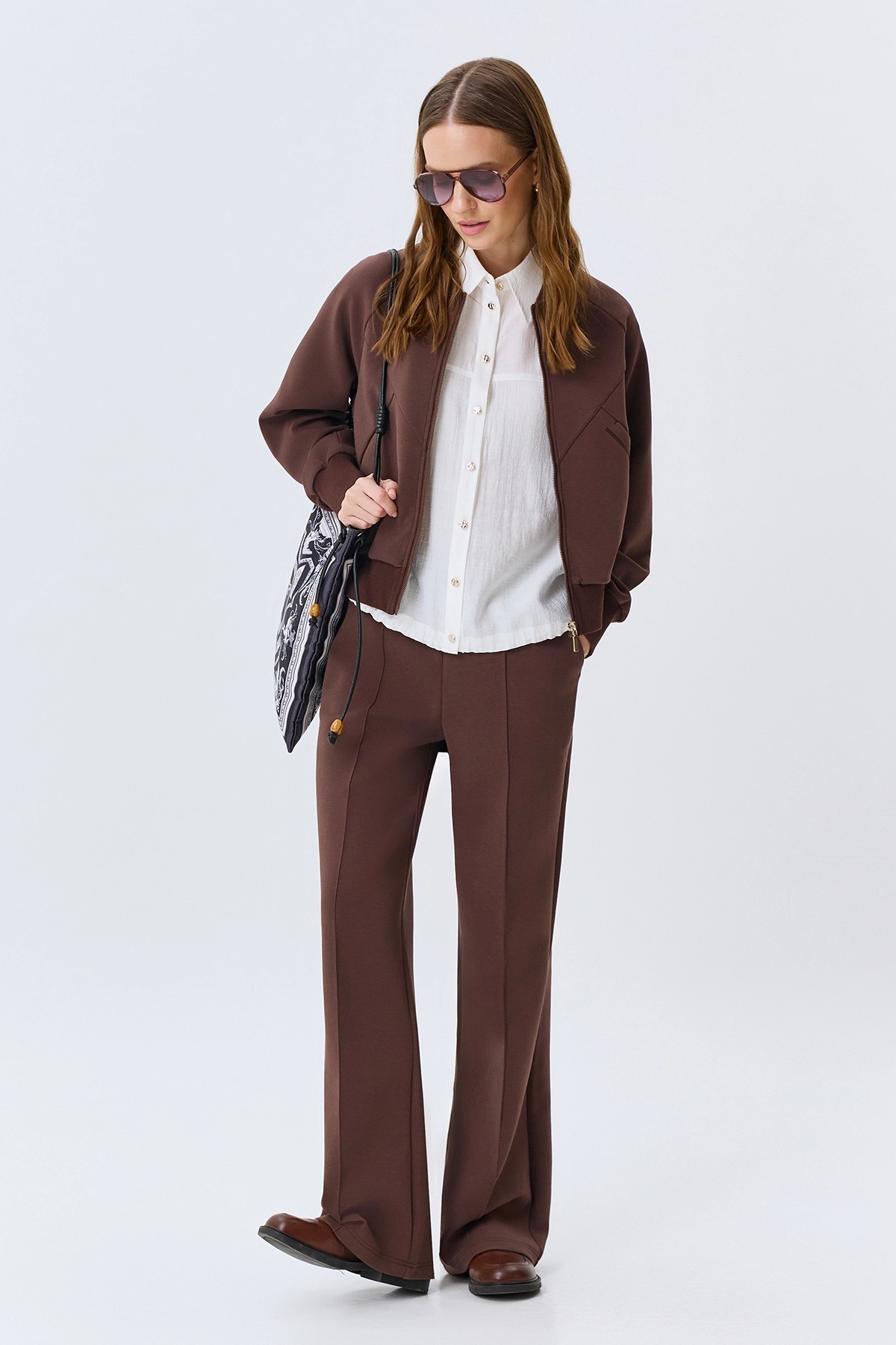 Трикотажные брюки в шоколадном оттенке, 44