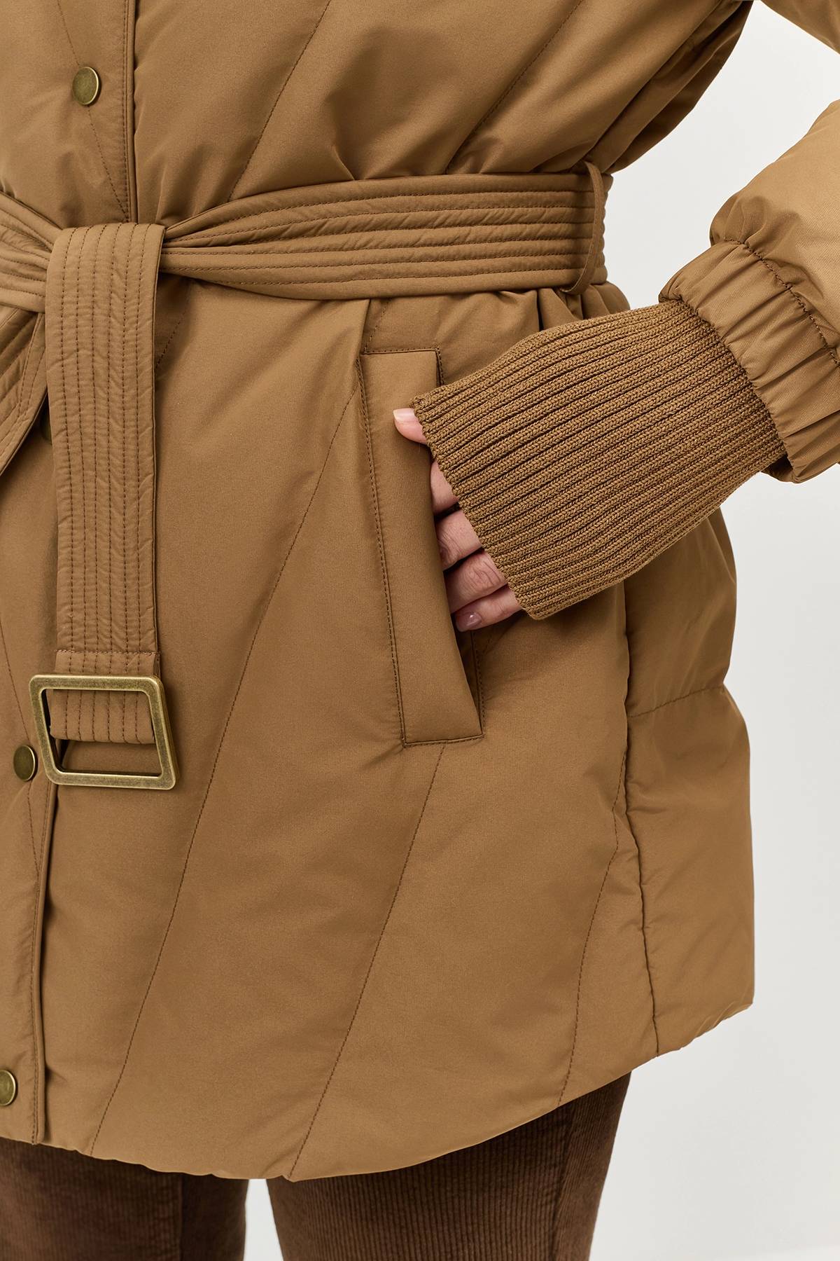 Лимитированная серия объемная куртка в цвете кэмел с палантином, 46