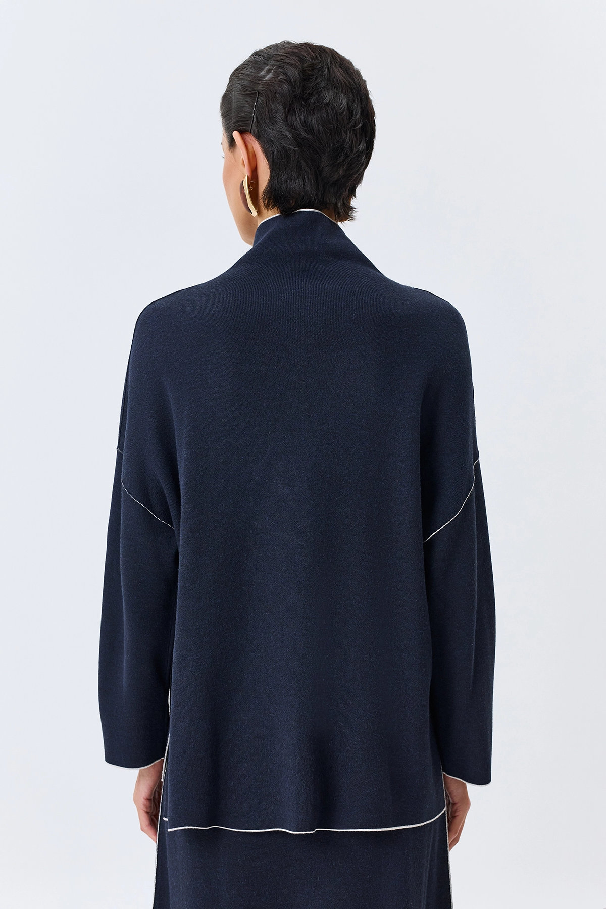 Oversize джемпер с контрастными кантами, 44