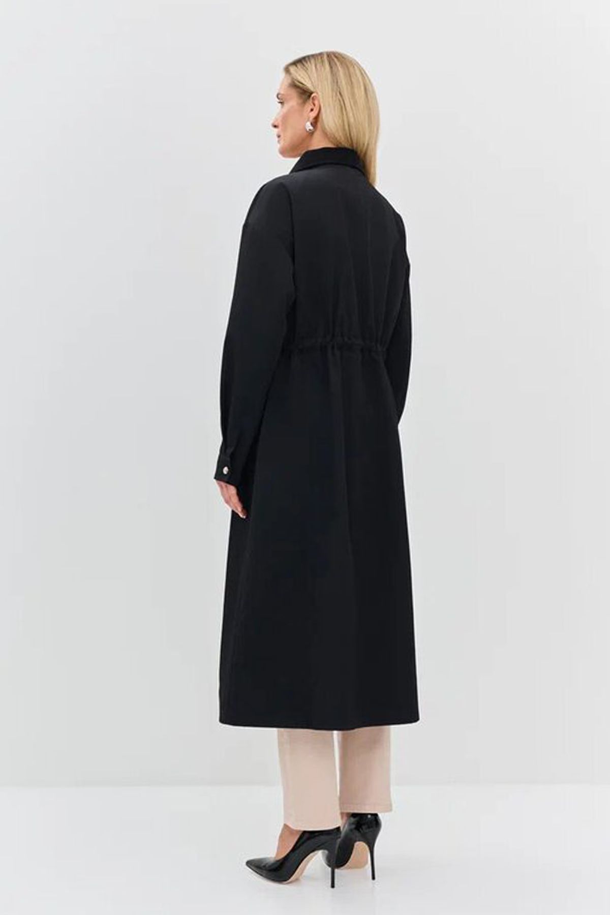 Элегантный черный плащ с мягким воротником, 42р