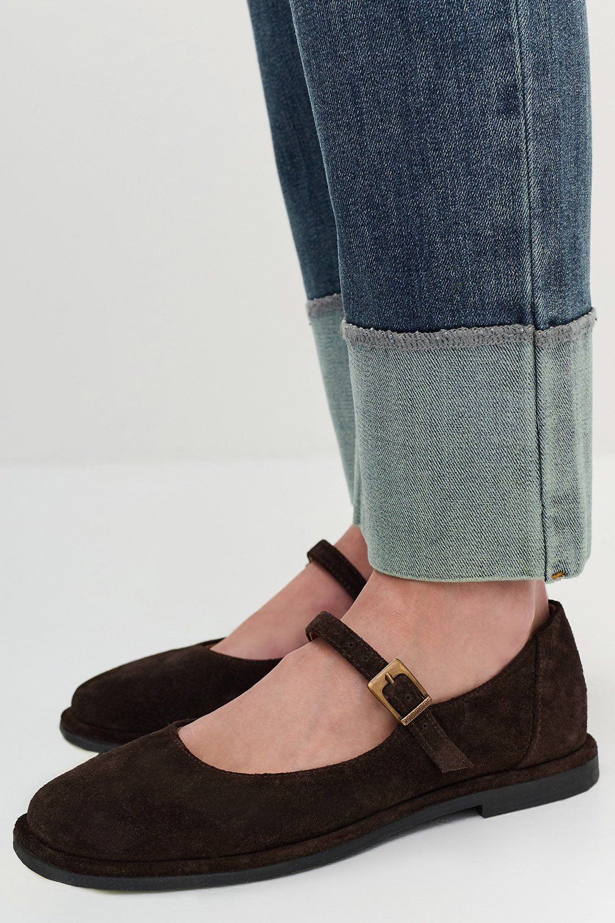 Джинсы прямого кроя с широкими отворотами, 40р