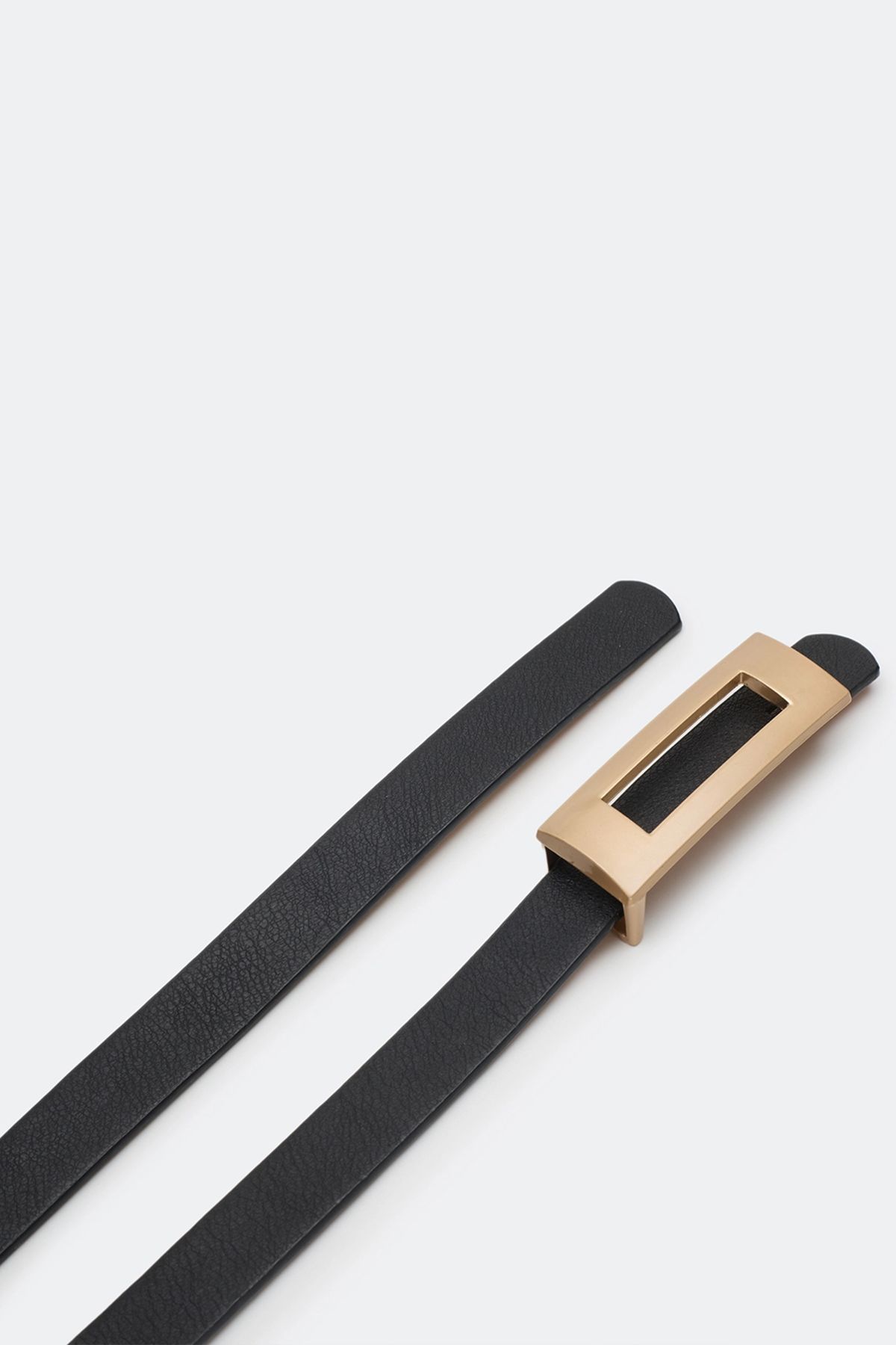 Узкий ремень с прямоугольной металлической пряжкой, S