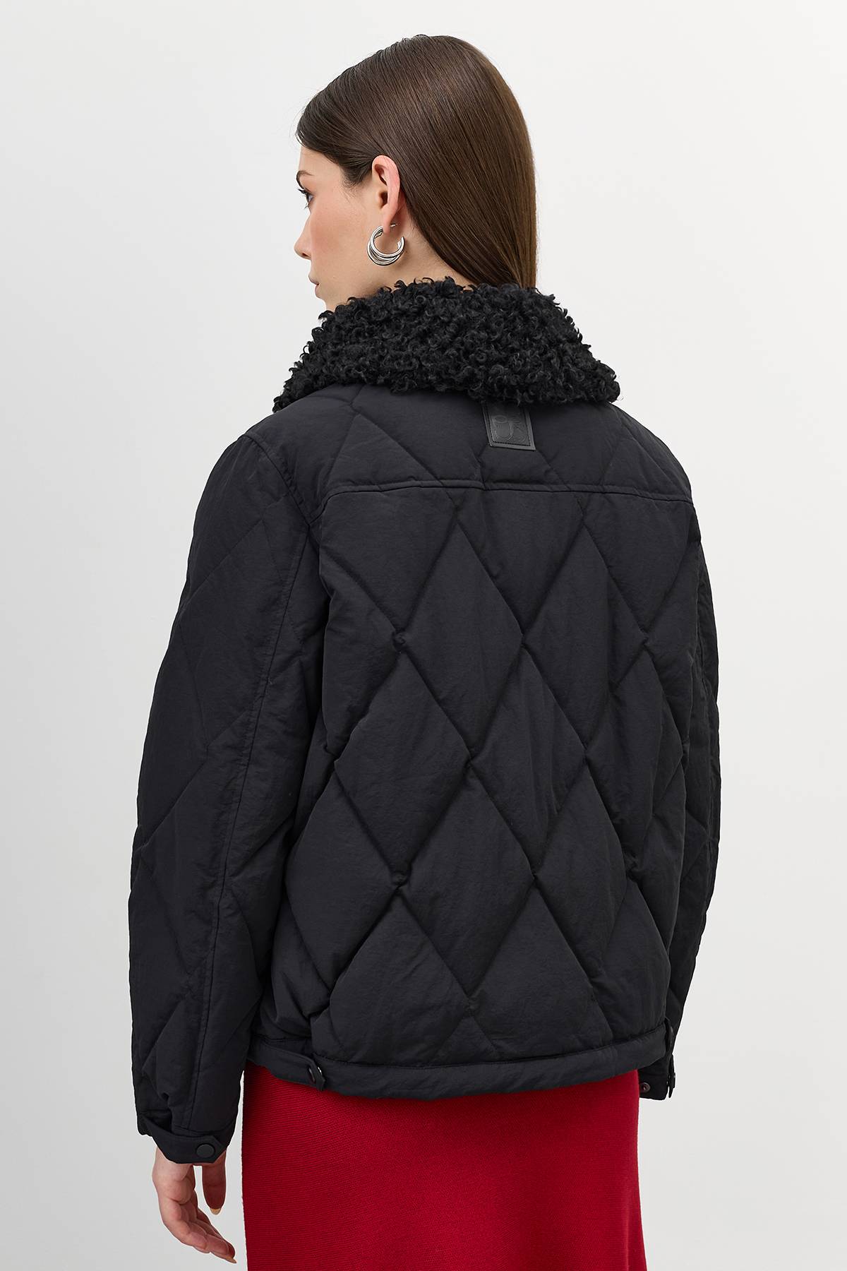 Лимитированная серия куртка с воротником из искусственного меха и палантин, 48