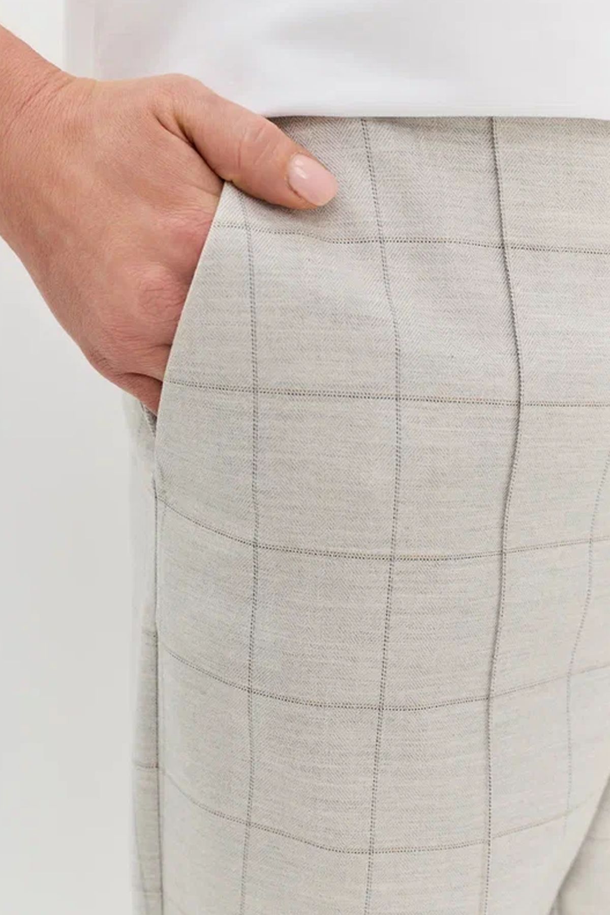 Брюки светло-серого цвета в клетку с застроченными стрелками, 52р