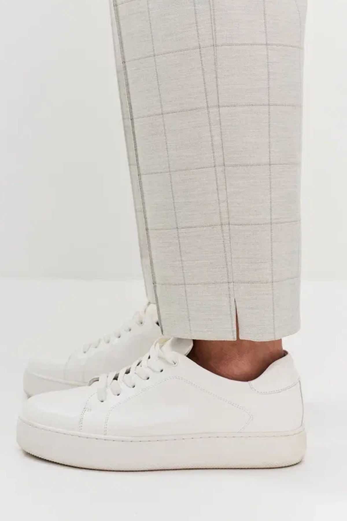 Брюки светло-серого цвета в клетку с застроченными стрелками, 52р