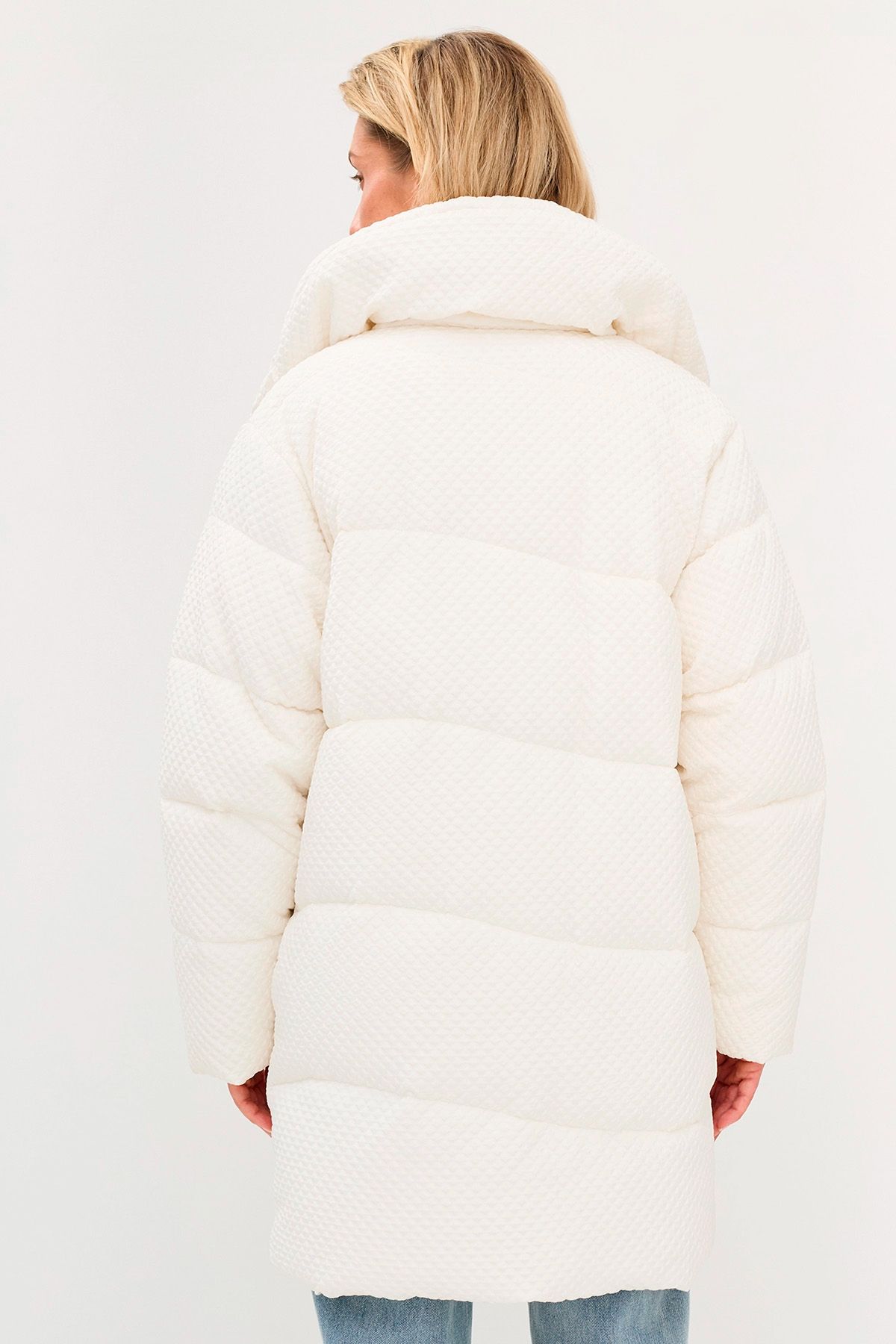 Фактурное пальто с волнистой стежкой в белом цвете, 48р