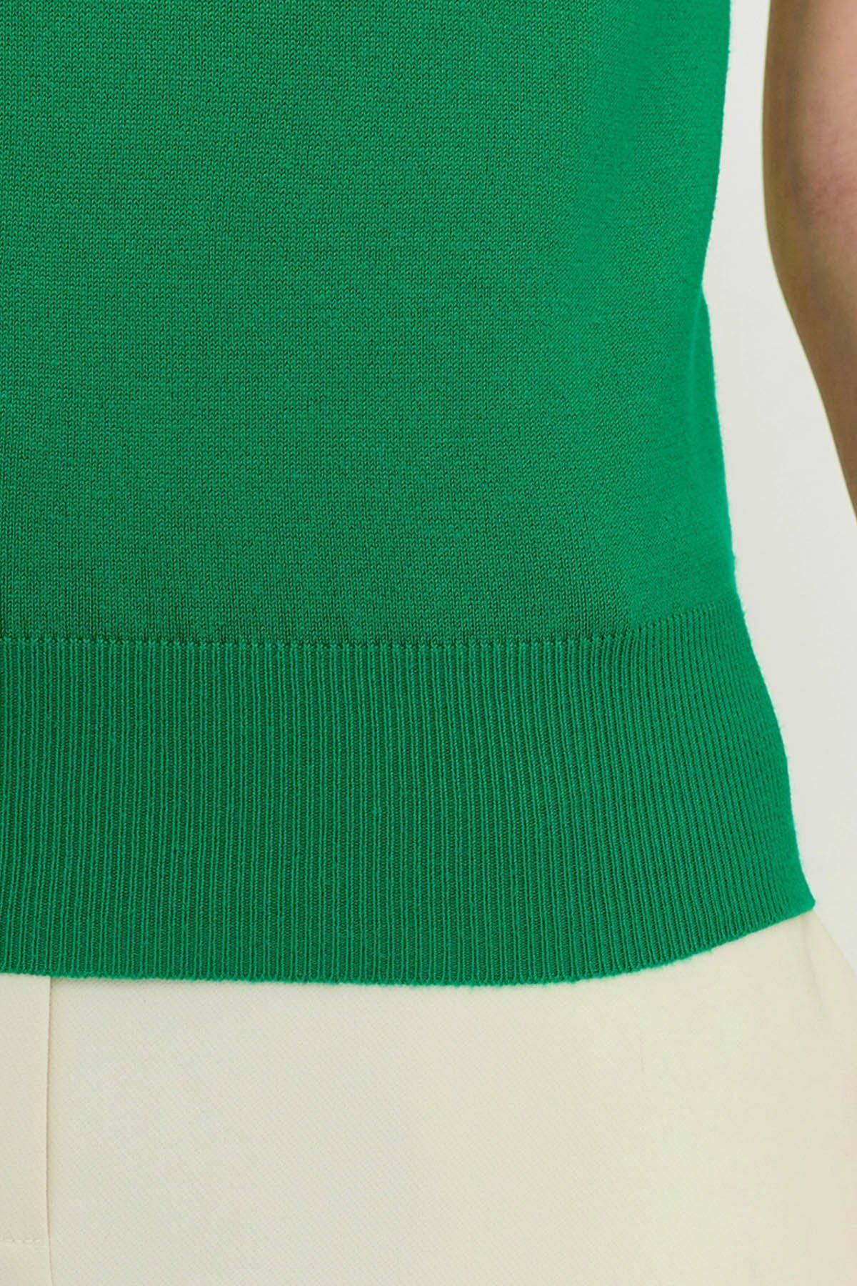 Базовый трикотажный джемпер с воротником-стойкой 53703/5, 40р