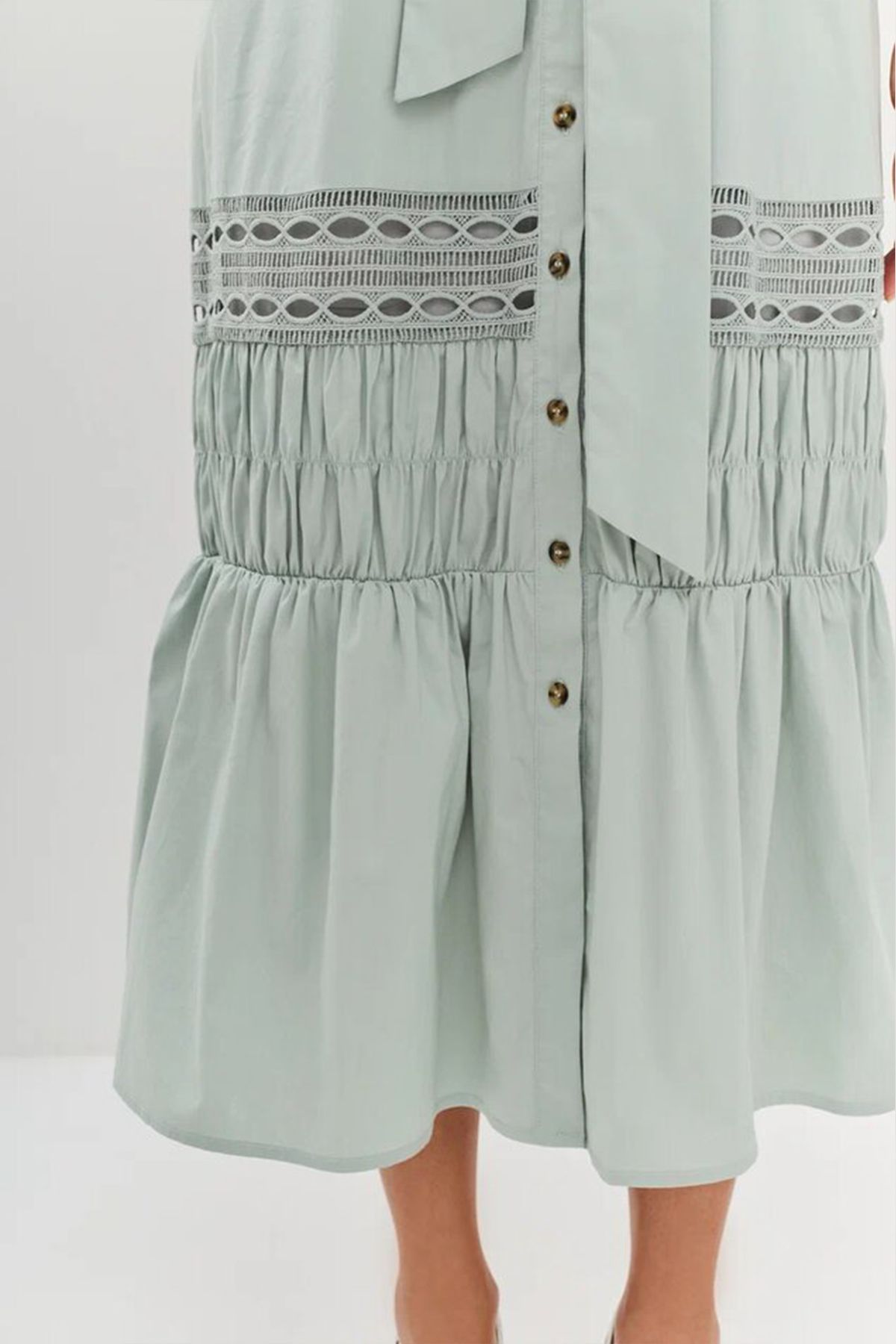 Платье-рубашка с кружевными вставками, 52р