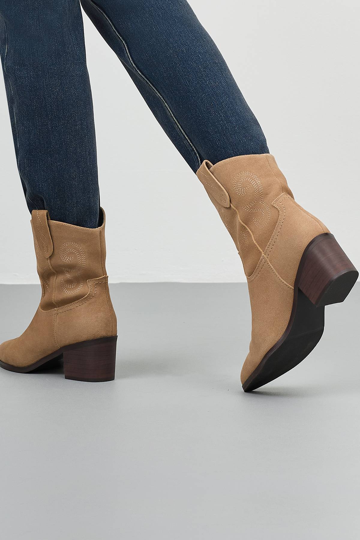 Казаки из натуральной замши с вышивкой, 36