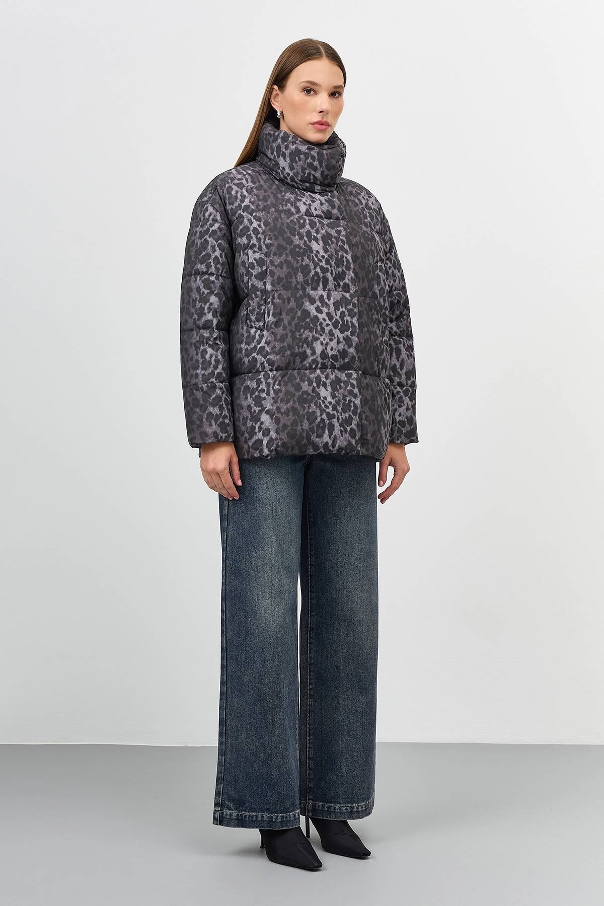 Лимитированная серия графитовая куртка с палантином , 40