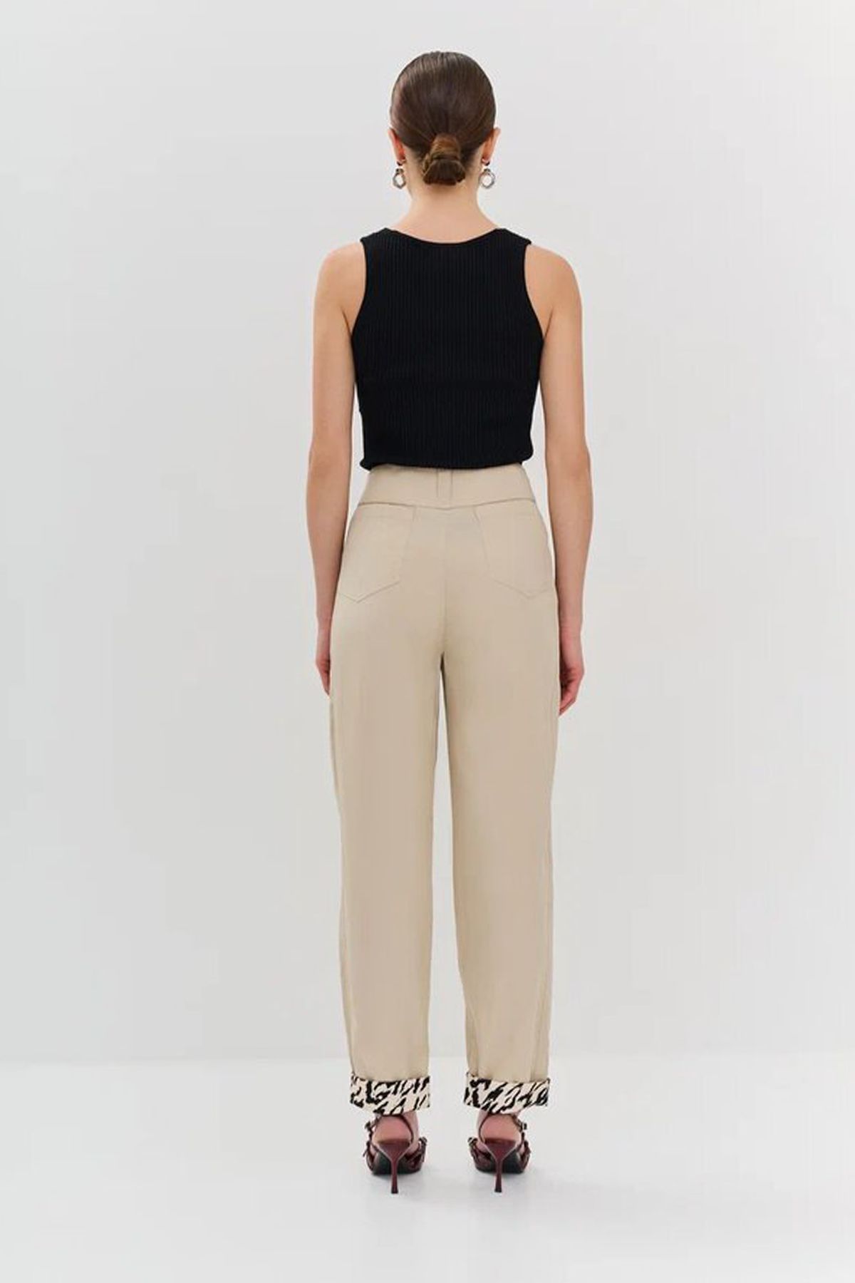 Брюки с акцентными отворотами, 52р