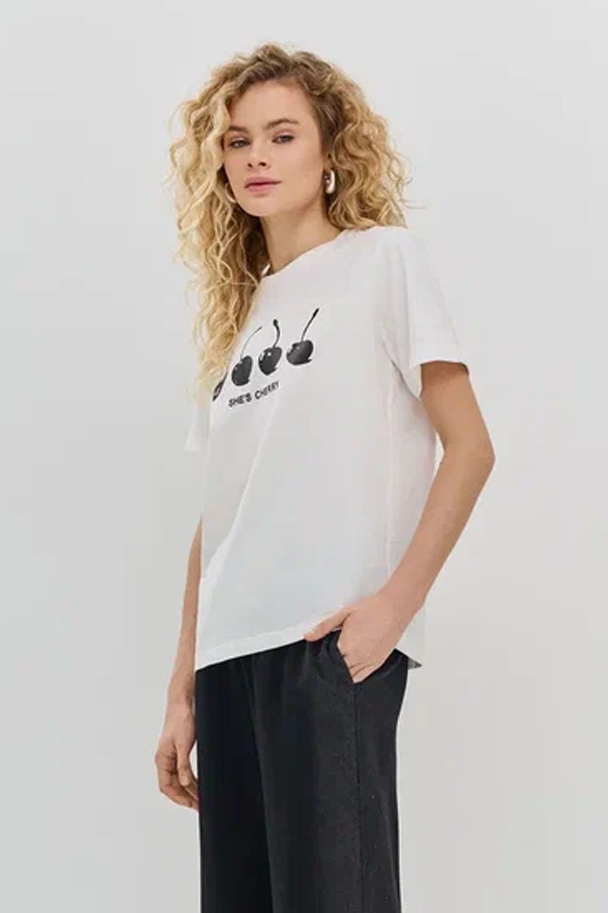 Футболка с принтом "вишни", 50р