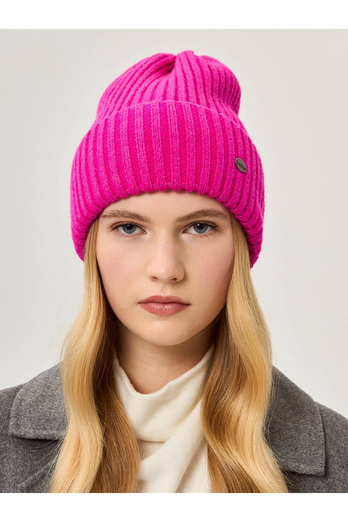 Шапка ярко-розовая, One