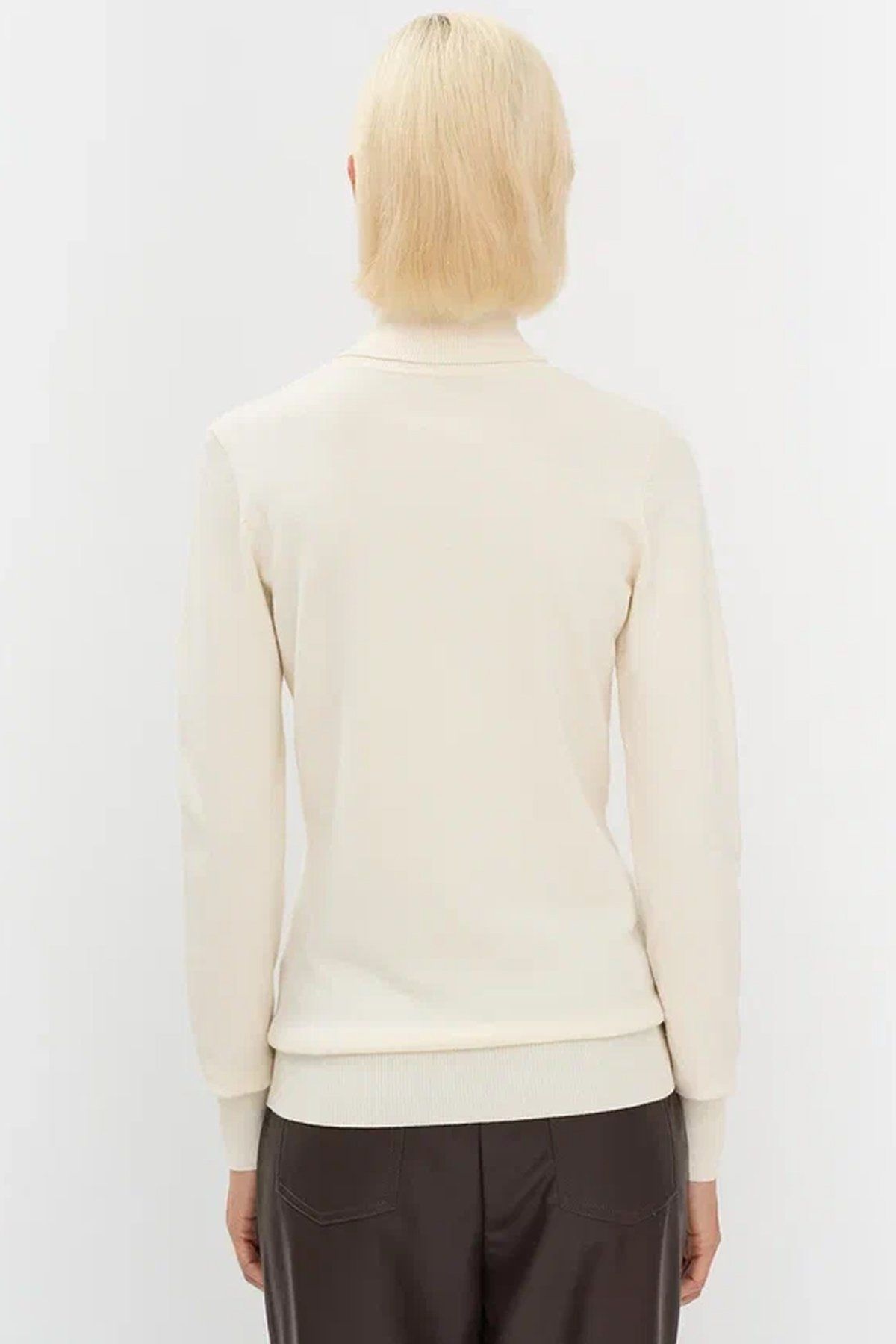 Базовый джемпер-водолазка полуприлегающего кроя 50777/13, 44р