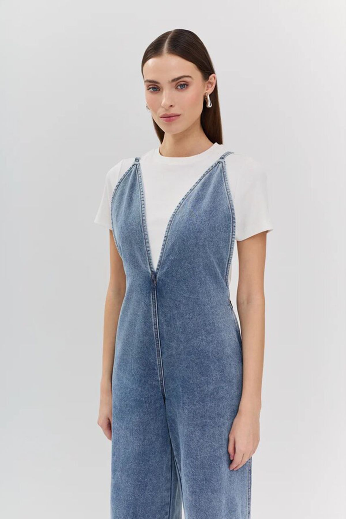 Стильный джинсовый комбинезон, 48р