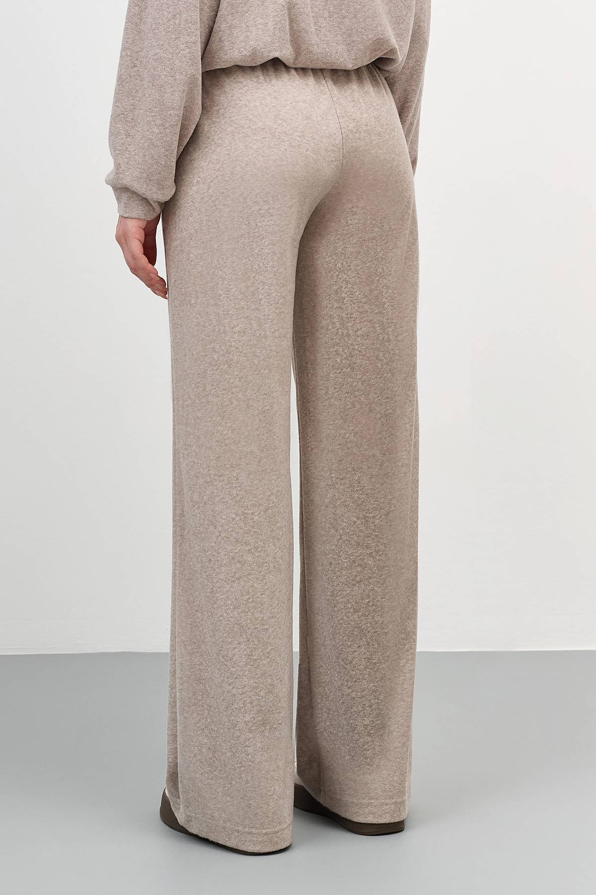 Брюки из фактурного трикотажа в цвете какао, 40