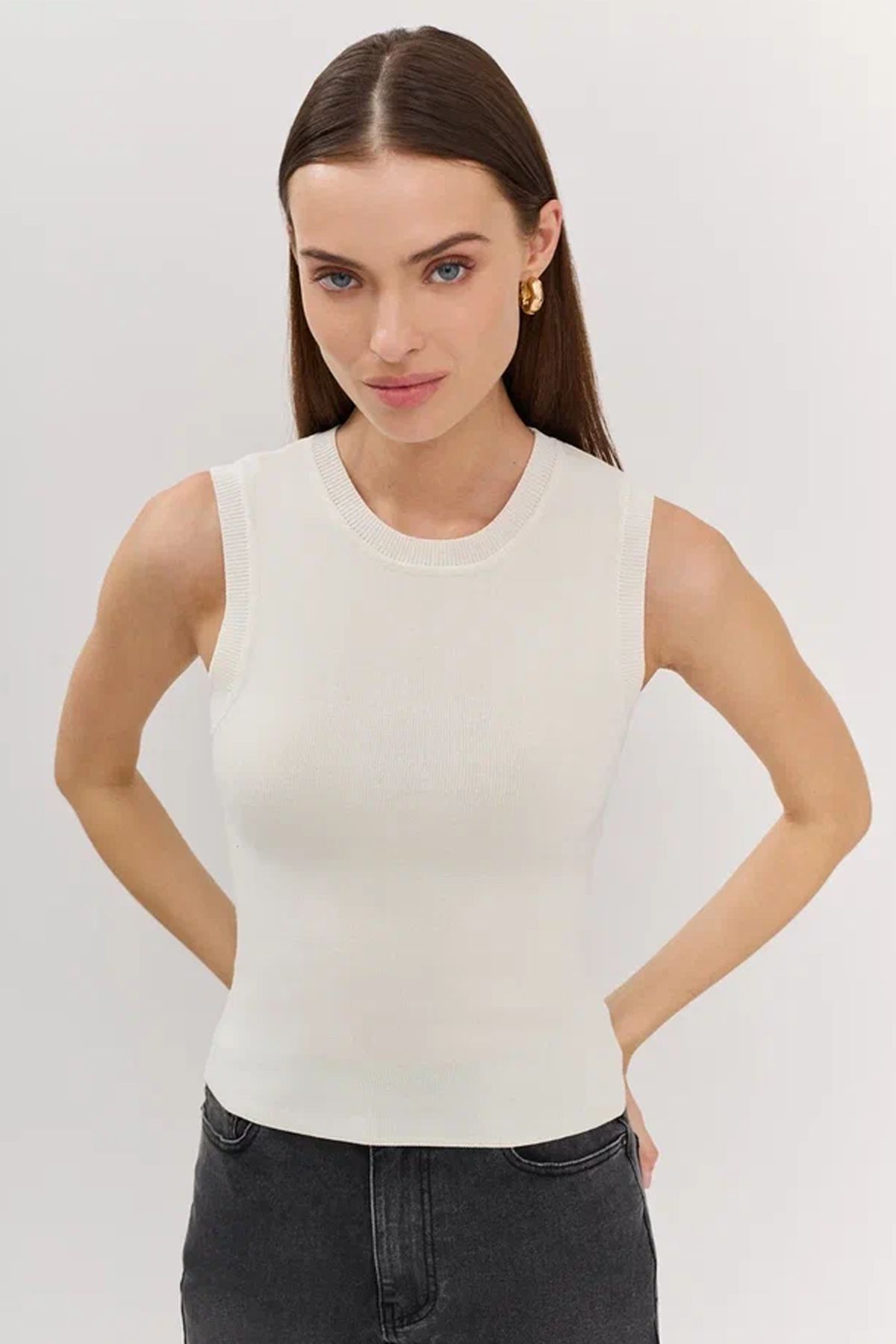 Базовый трикотажный топ в молочном цвете, 42р