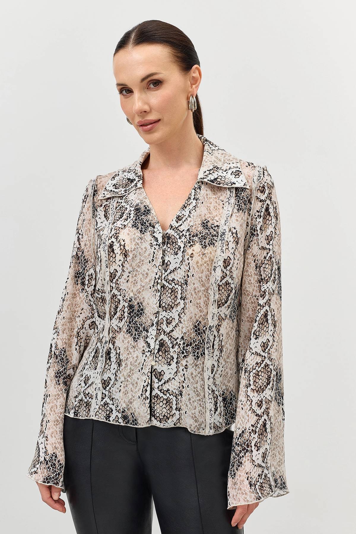 Укороченная блузка с анималистичным принтом, 40