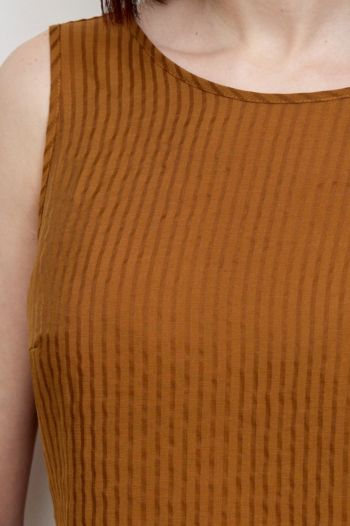 Блузка с V-образным вырезом на спинке, 52р