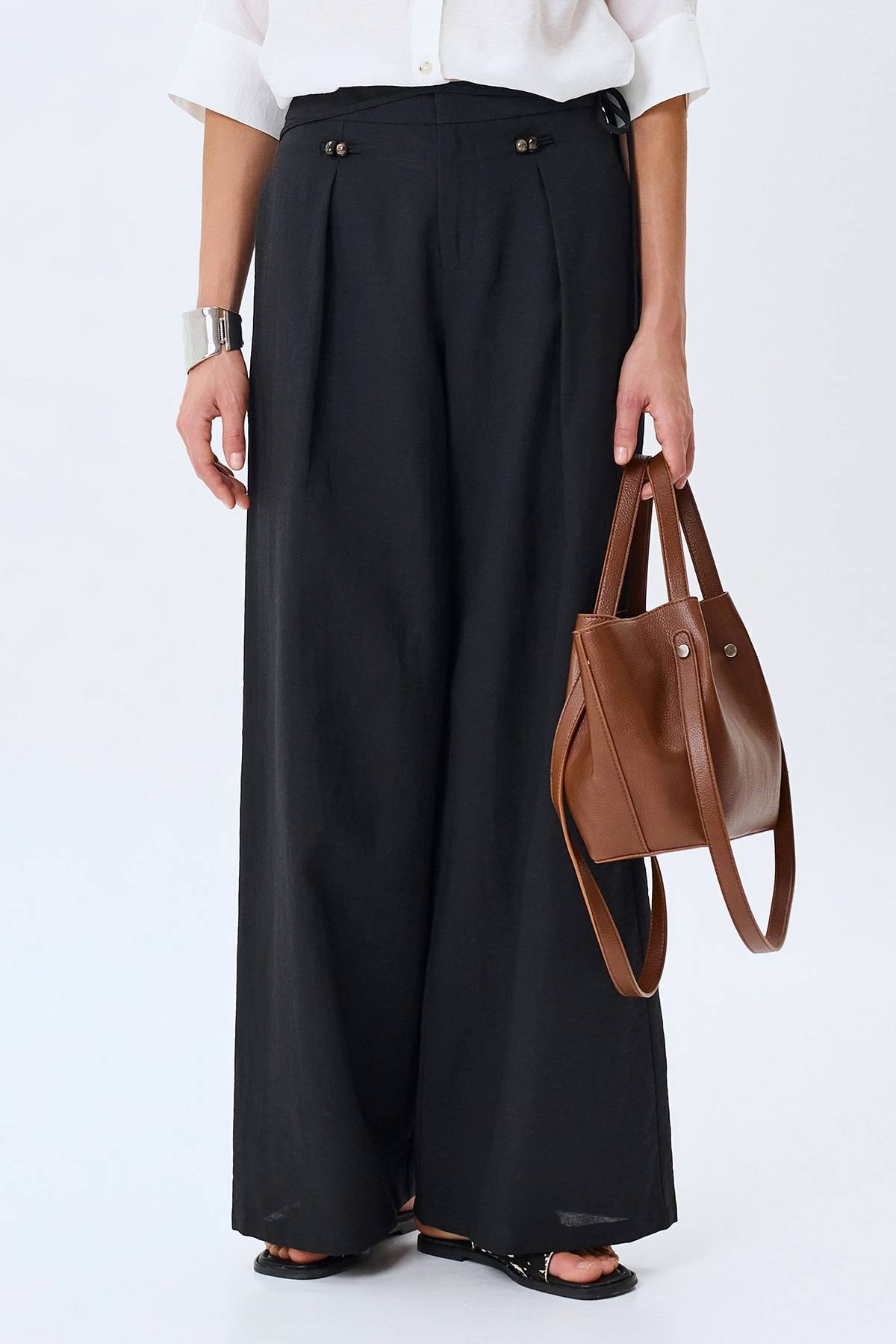 Широкие брюки с акцентным поясом, 52