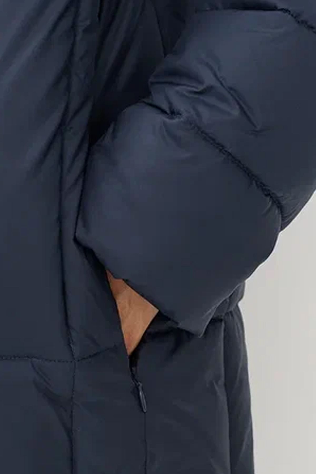 Свободное пальто с вертикальной стежкой в темно-синем цвете, 48р