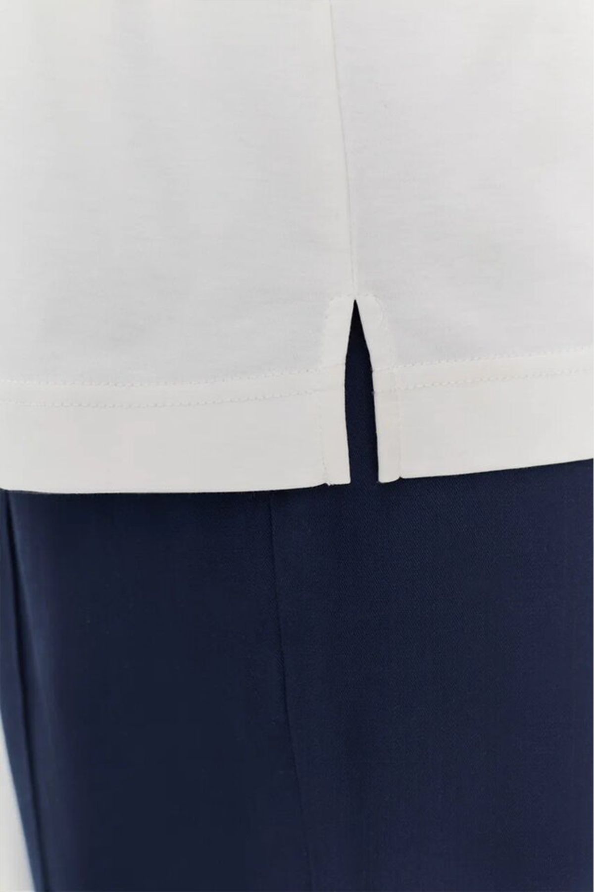 Футболка с акцентными деталями и объёмным принтом, 52р