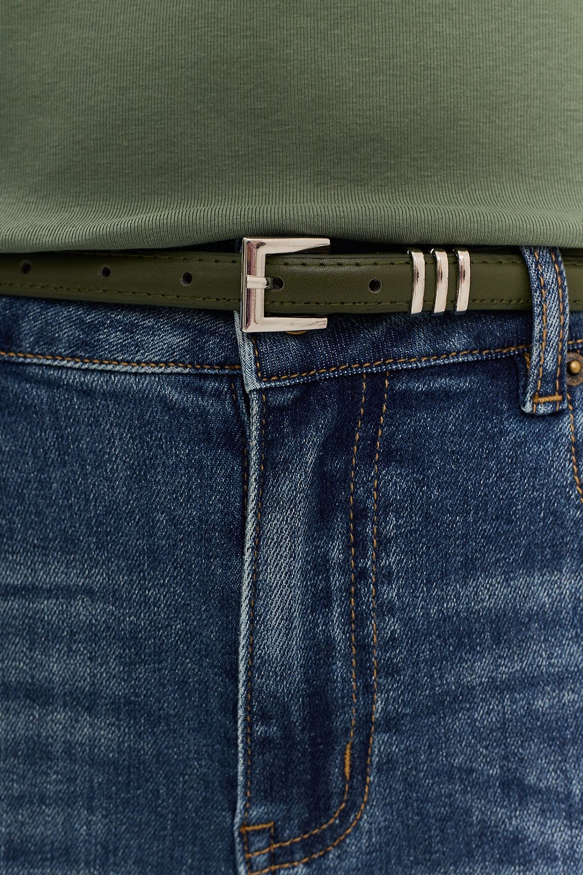 Узкий ремень с металлическими шлевками, S