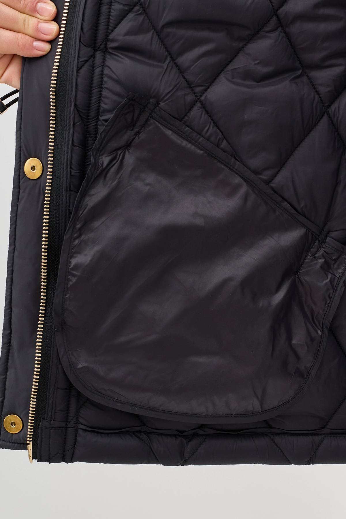 Лимитированная серия куртка с акцентной фурнитурой в черном цвете с  палантином, 38