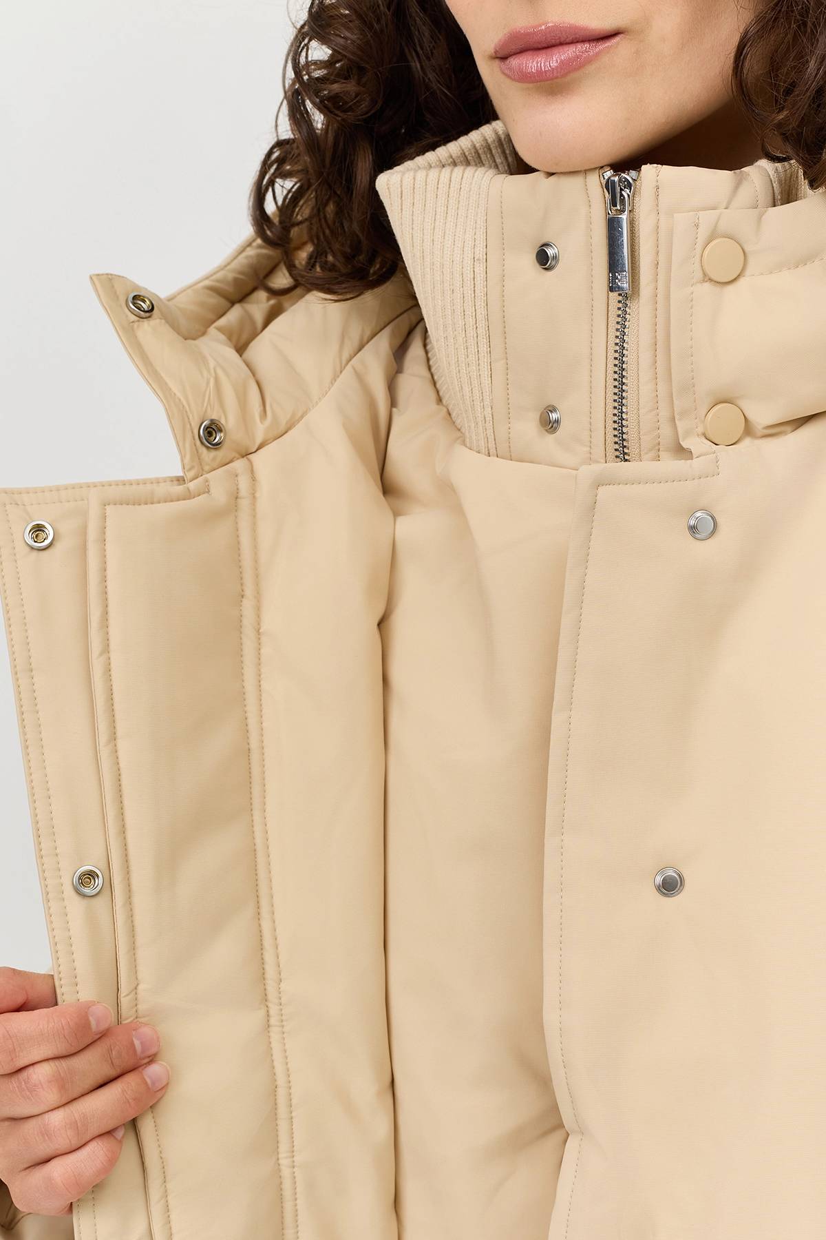 Лимитированная серия куртка песочная с палантином, 42