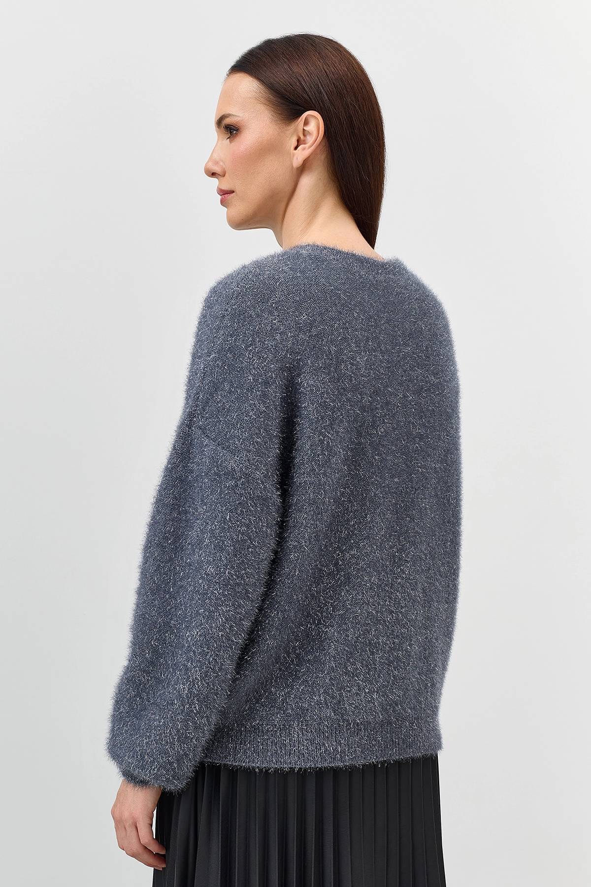 Джемпер из мерцающей пряжи, 46