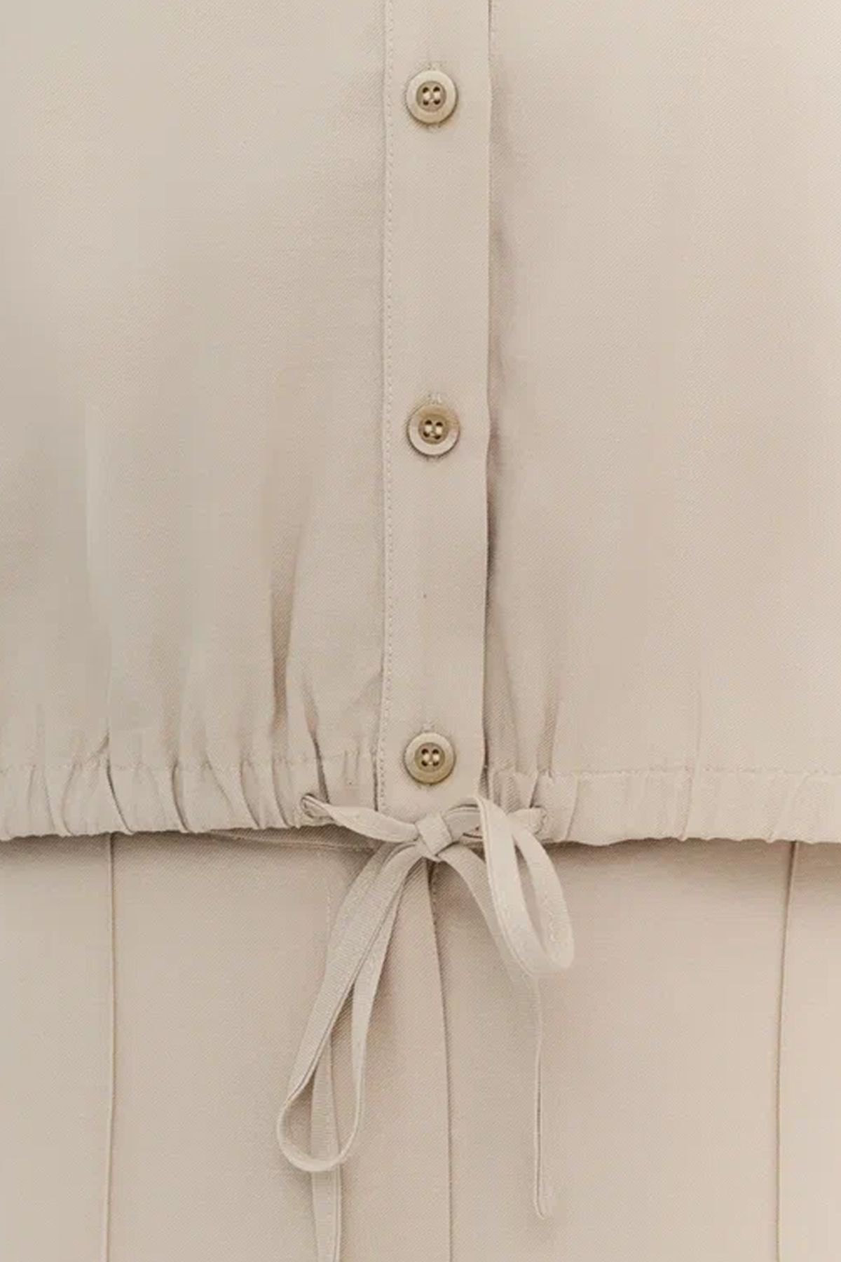 Блузка из мягкой вискозы в светло-бежевом цвете, 42р