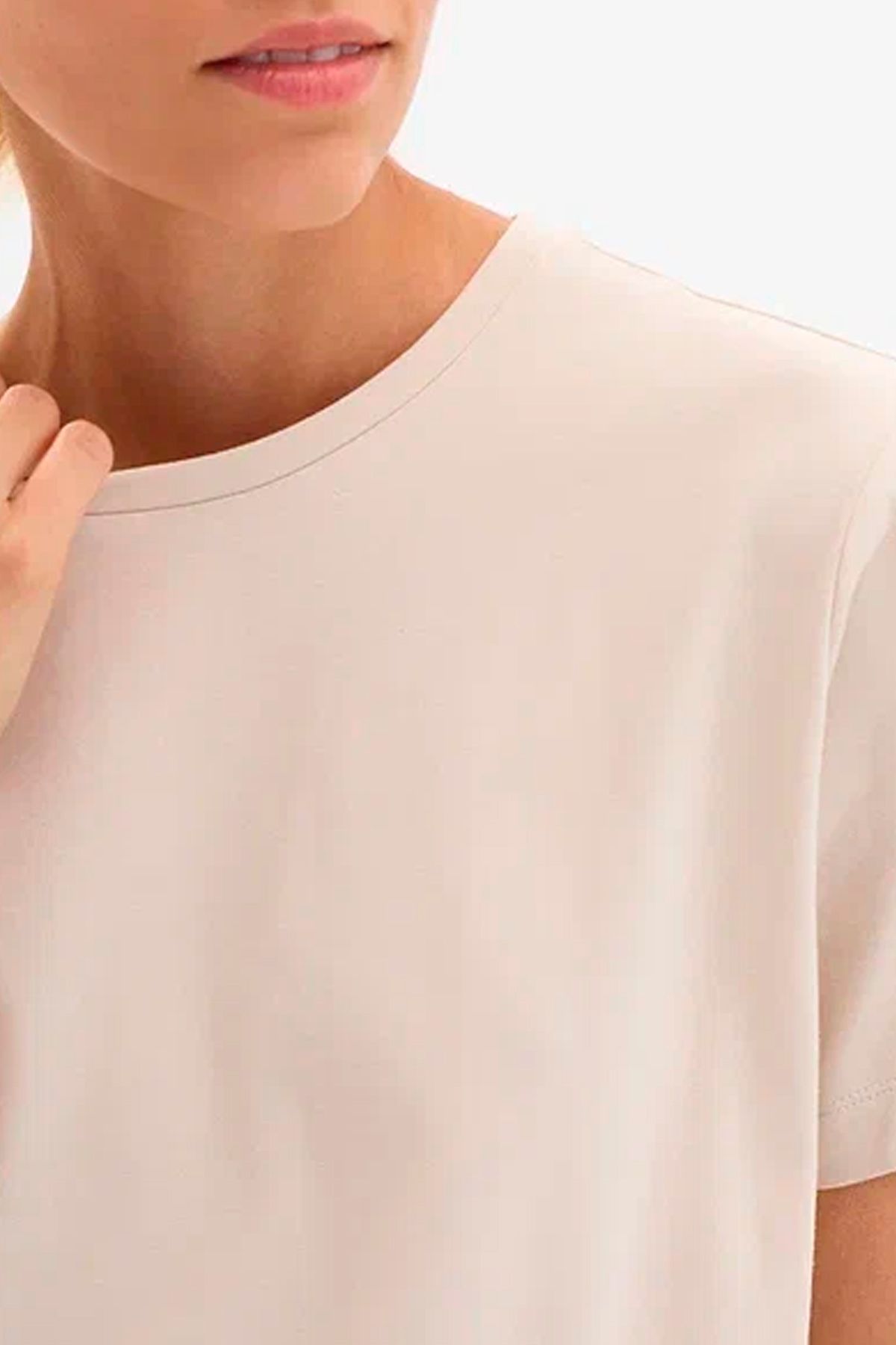 Базовая футболка из хлопкового трикотажа в бежевом цвете 50807/2, 40р