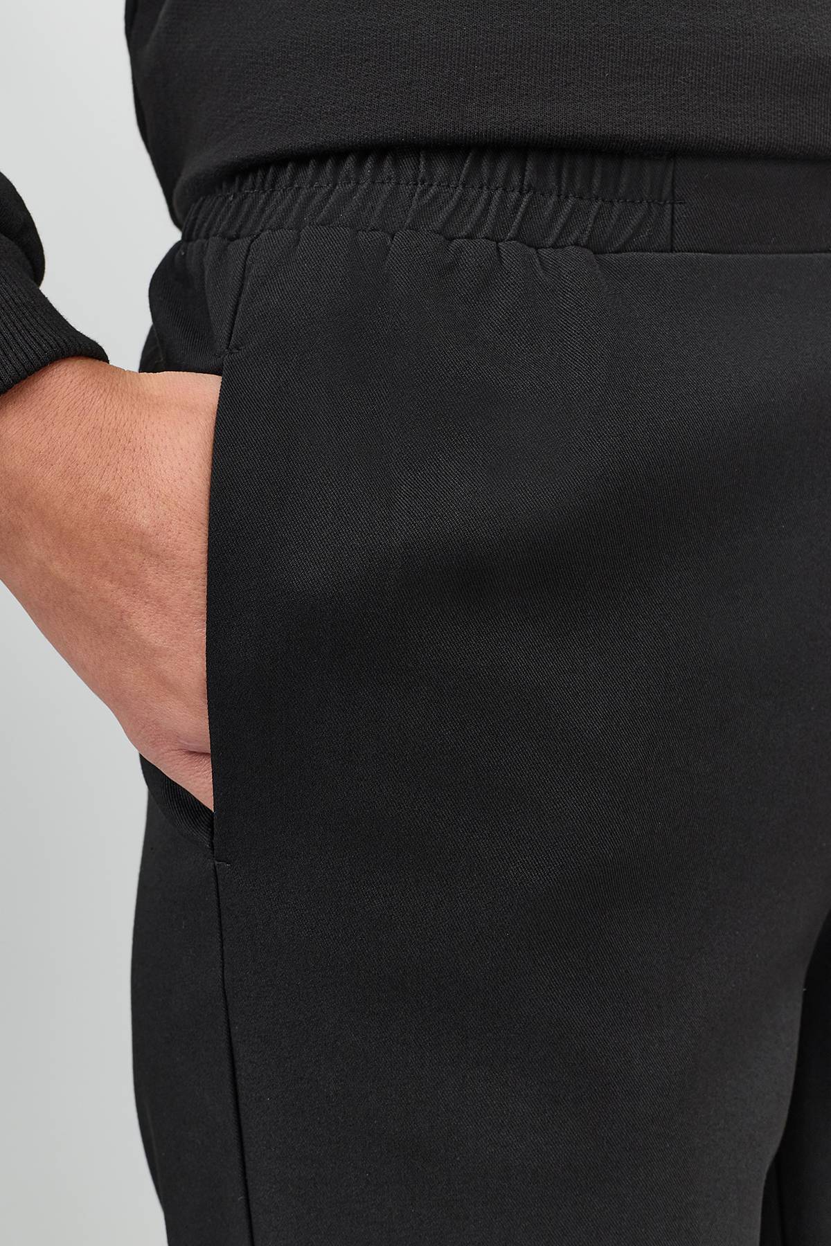 Черные брюки с карманами, 42