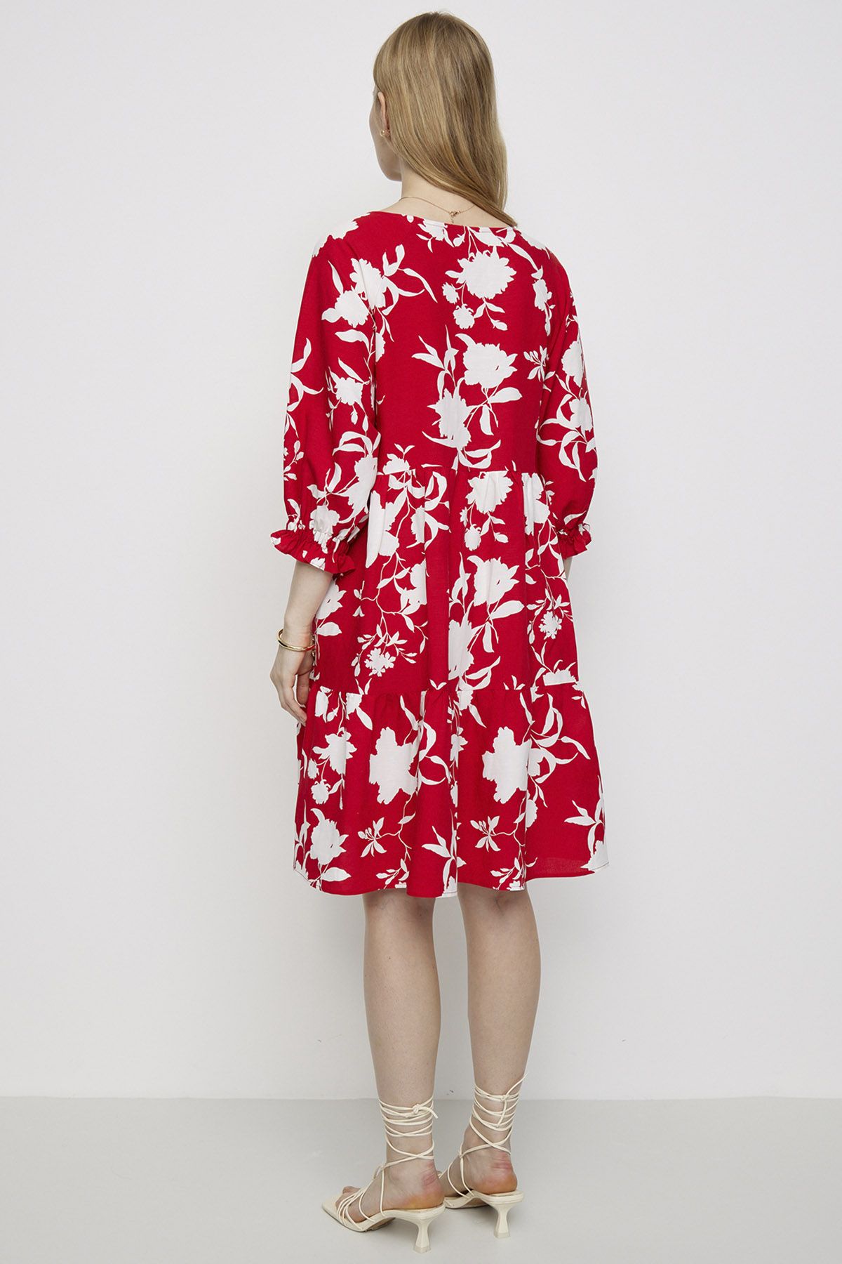 Платье с объёмным флоральным принтом, 40р