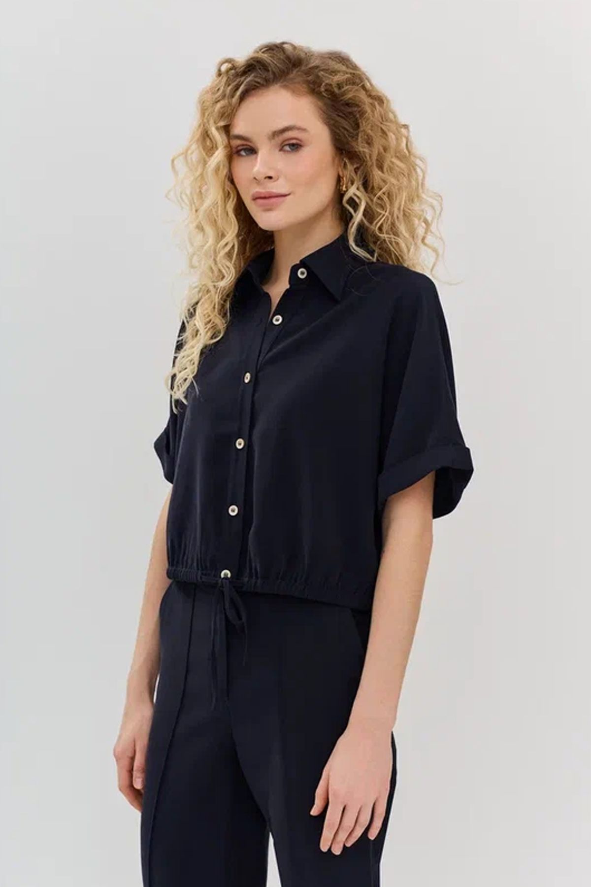 Блузка из мягкой вискозы в темно-синем цвете, 50р