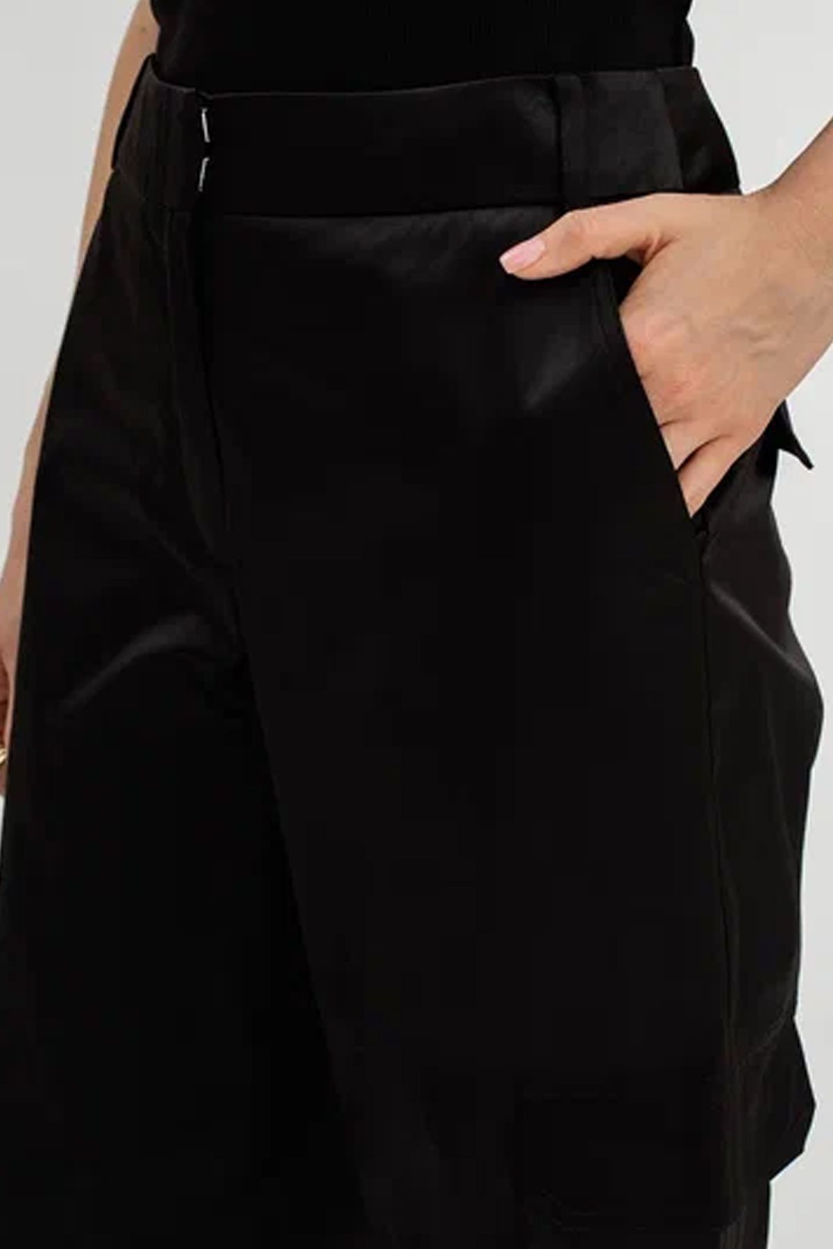 Брюки карго чёрного цвета из сатиновой ткани 43413/9, 40р