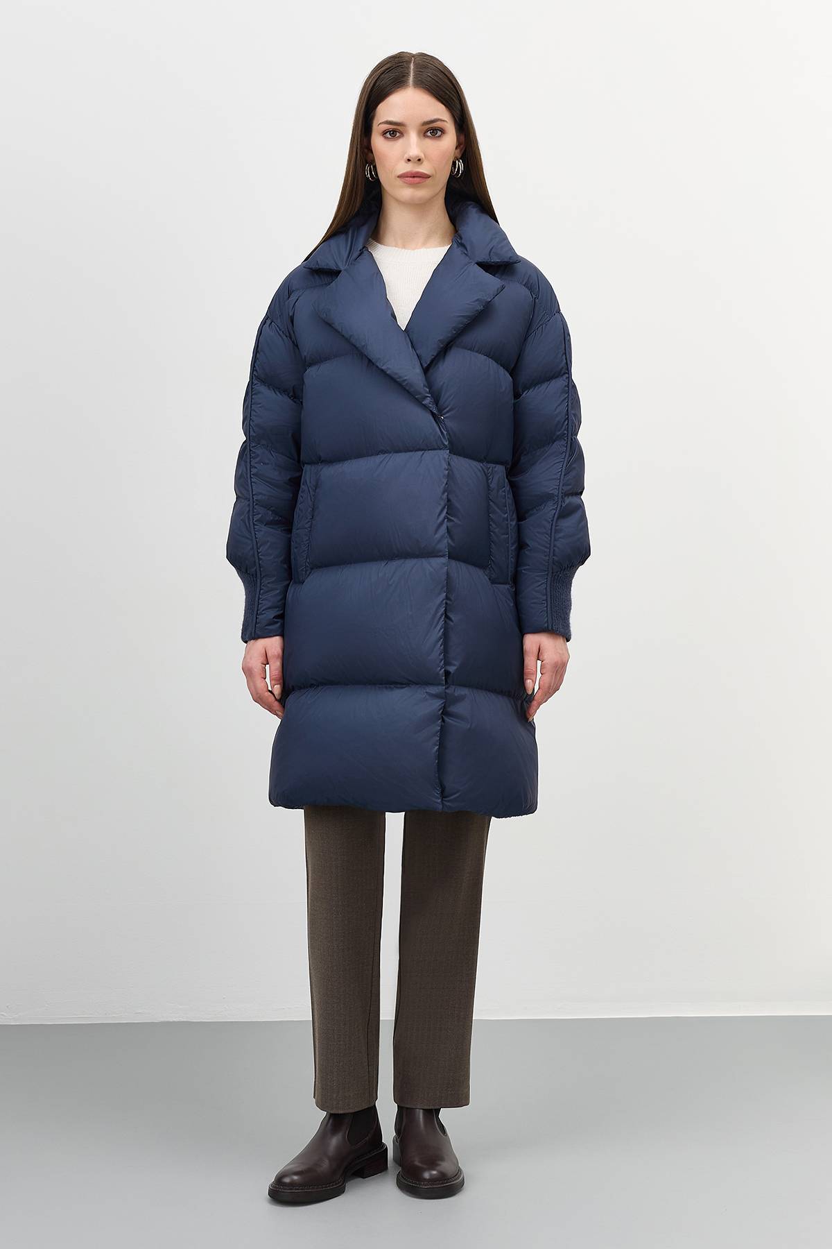 Лимитированная серия пуховик на запах с трикотажной манишкой и палантин, 44