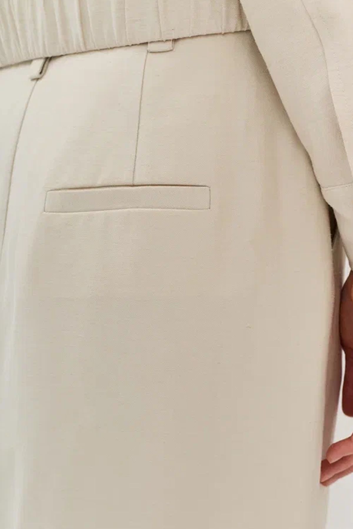 Юбка миди с акцентным глубоким разрезом, 52р