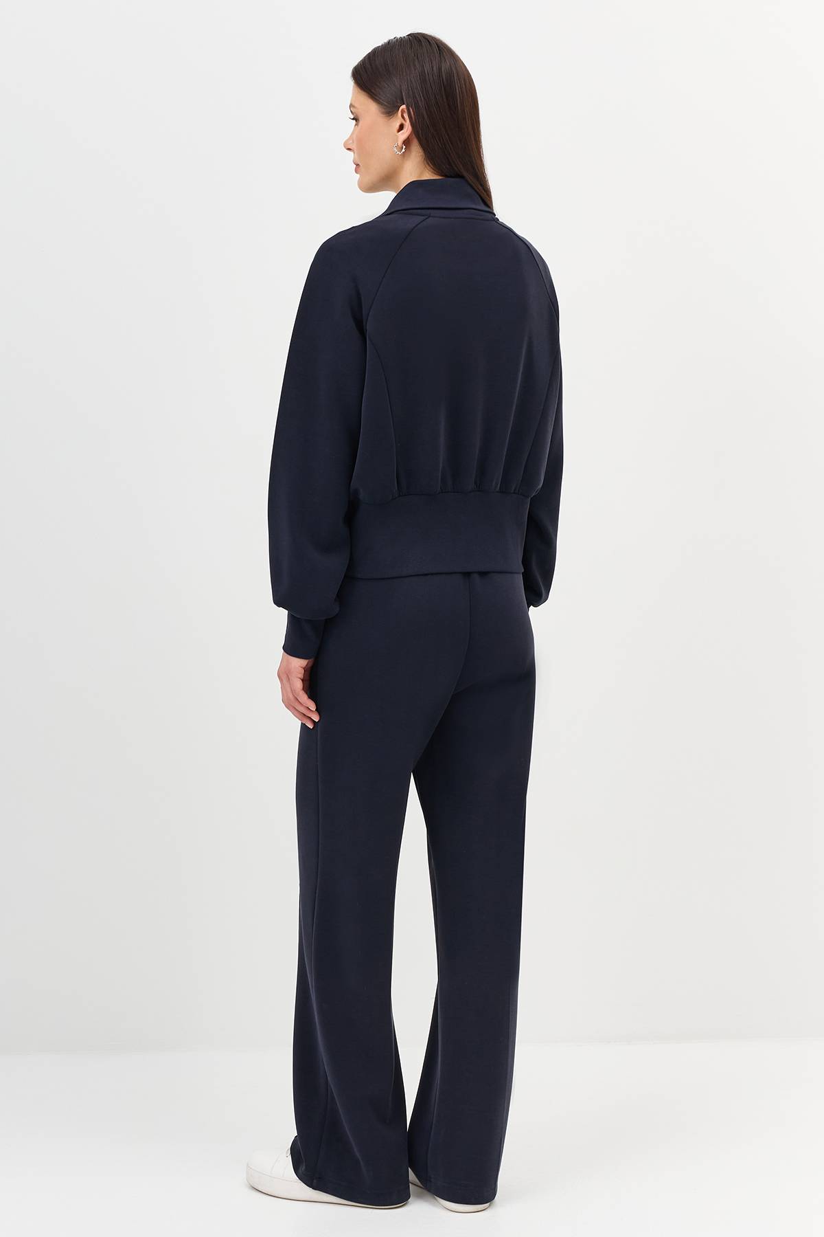 Лимитированная серия бомбер с высоким воротником и палантином, 40